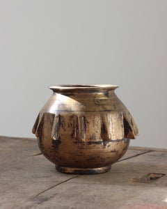 Mortero gótico antiguo del siglo XV en pátina de bronce