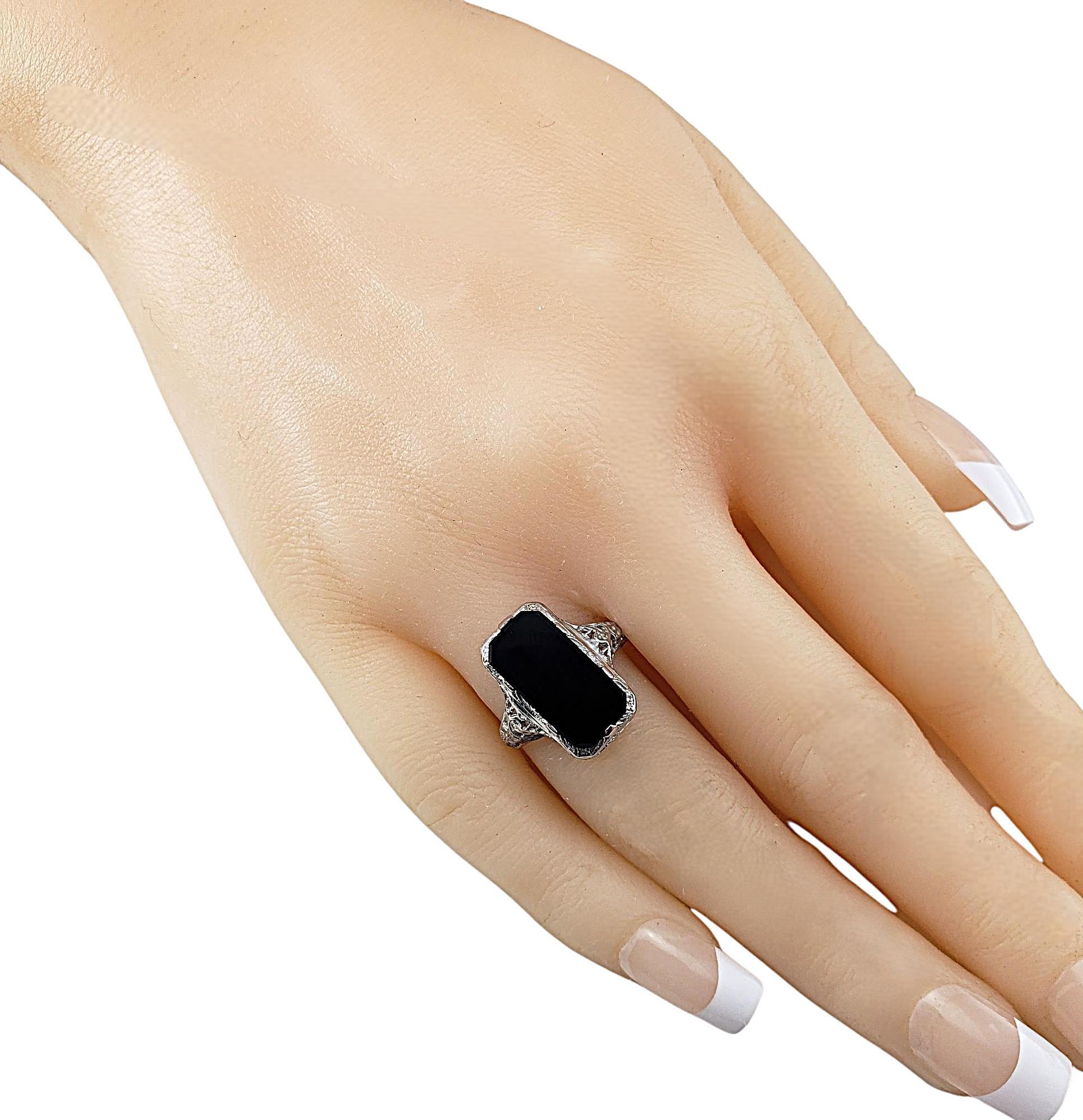 Bague ancienne en or blanc 16 - 18 carats et onyx taille 5,75-6 #21603 en vente 2