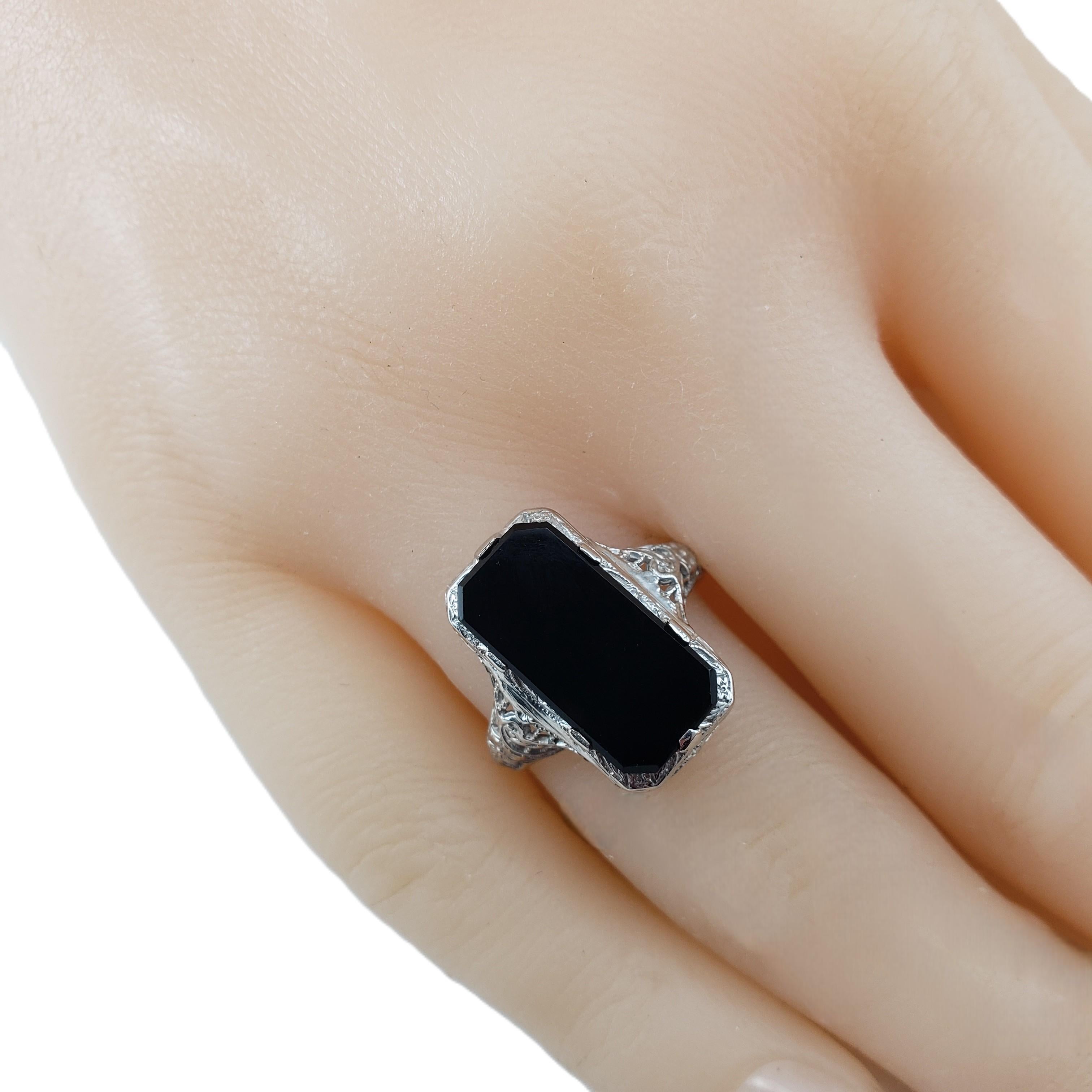 Bague ancienne en or blanc 16 - 18 carats et onyx taille 5,75-6 #21603 en vente 3