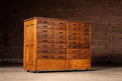 Antique 16-Drawer Quarter-Sawn Oak Rolling Flat File Cabinet