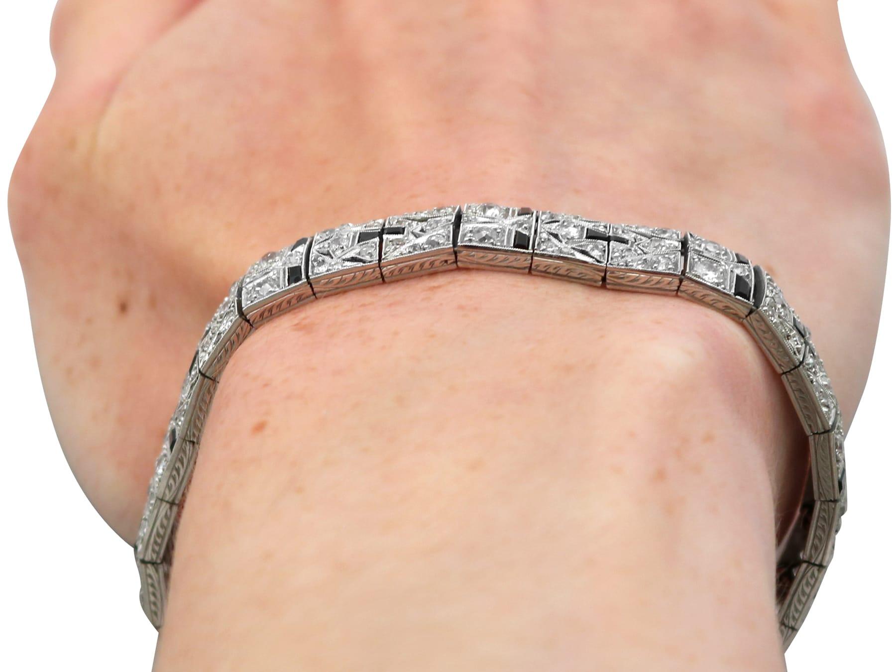 Bracelet ancien en platine, onyx de 1,60 ct, diamants de 3,67 ct et diamants d'environ 1930 6