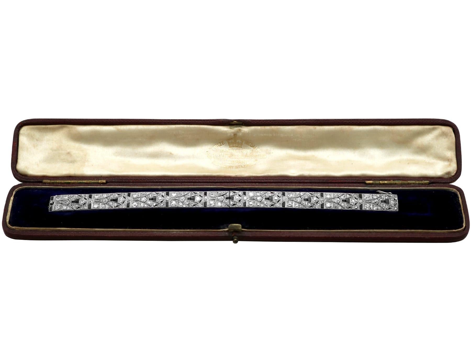 Bracelet ancien en platine, onyx de 1,60 ct, diamants de 3,67 ct et diamants d'environ 1930 7