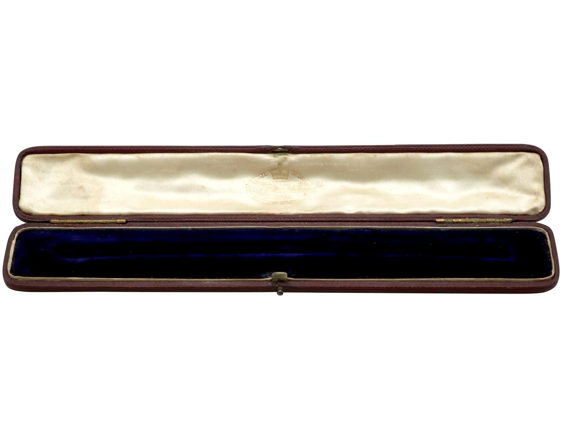 Bracelet ancien en platine, onyx de 1,60 ct, diamants de 3,67 ct et diamants d'environ 1930 8