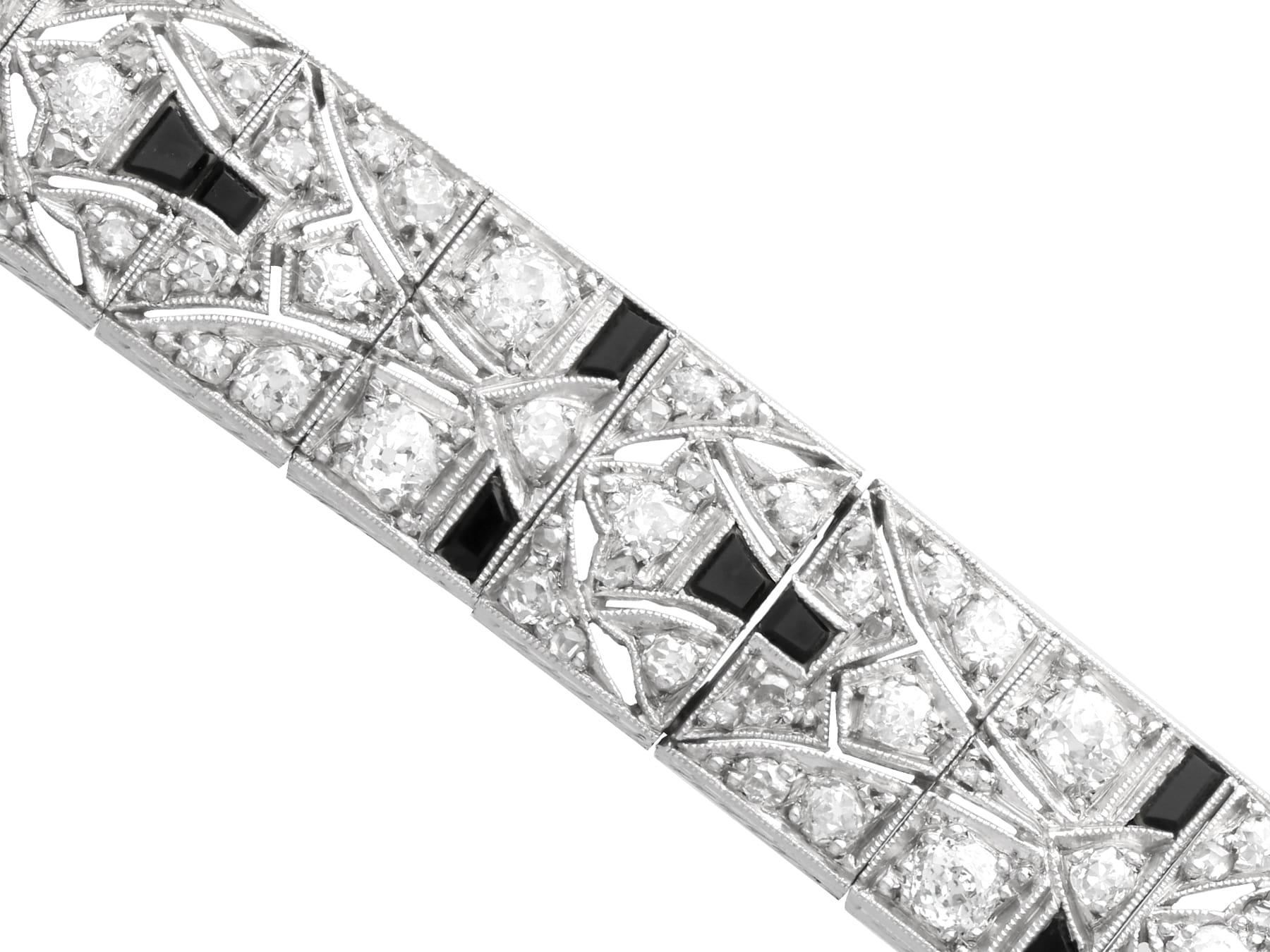 Art déco Bracelet ancien en platine, onyx de 1,60 ct, diamants de 3,67 ct et diamants d'environ 1930