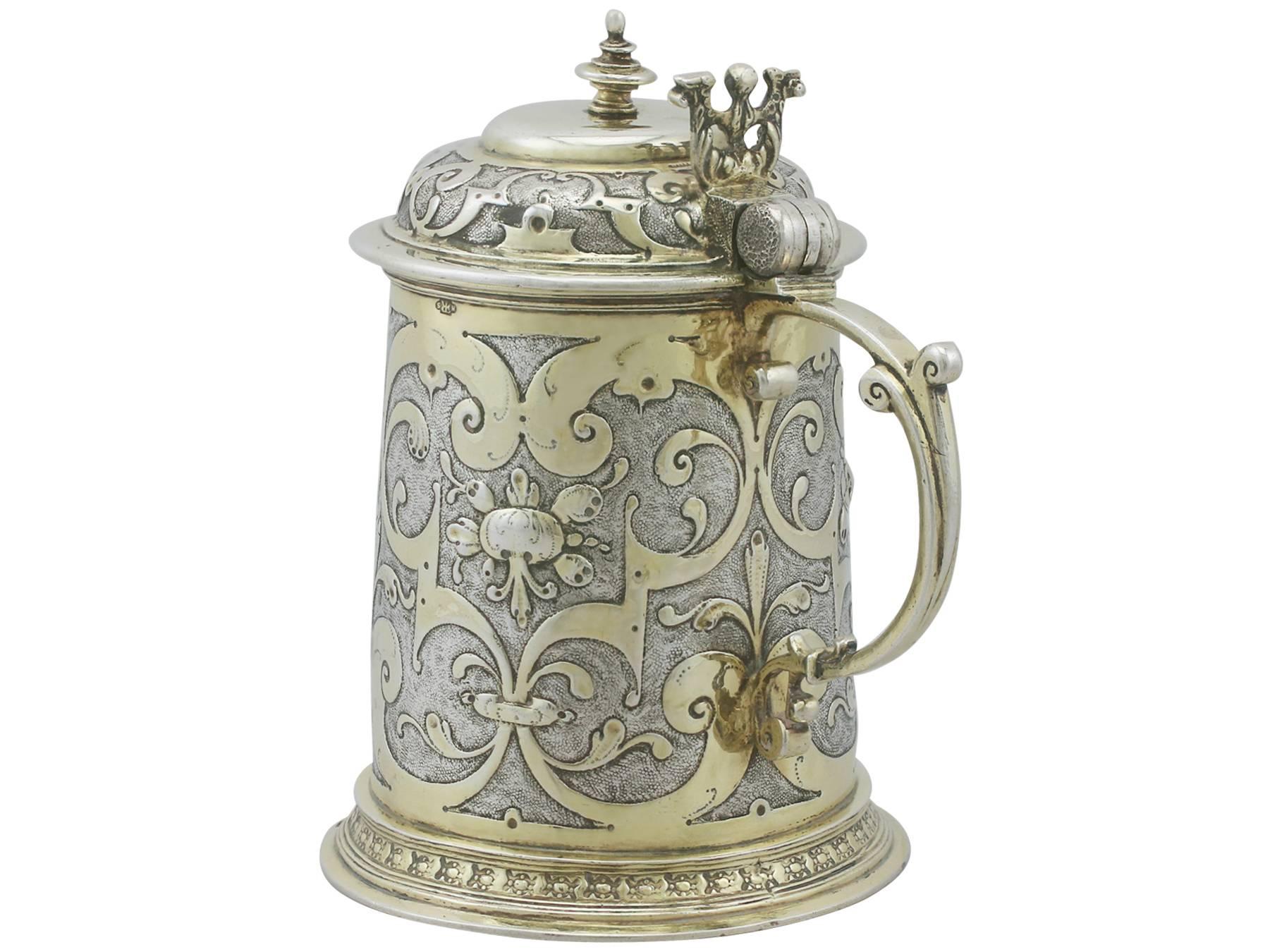 An exceptional, fine and impressive, rare antique German silver quart tankard; an addition to our range of collectable 17th century silverware

This exceptional antique German silver tankard has a plain tapering cylindrical form onto a circular