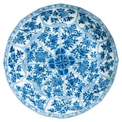 Antike 1622-1722 chinesische Porzellanteller aus der Kangxi-Periode mit Muschelmarke
