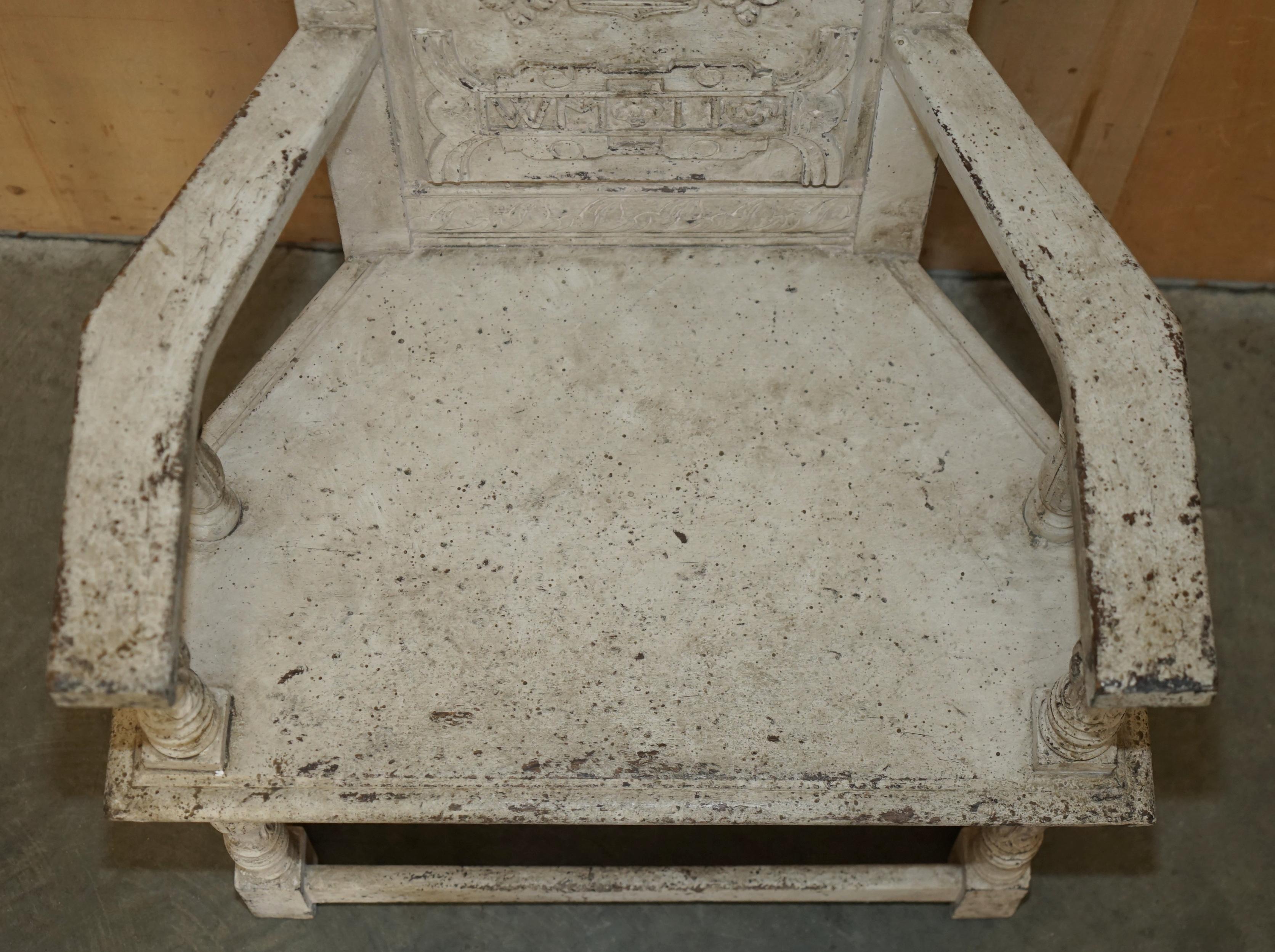 ANTICO 1622 DATATO ORNATAMENTE intagliato a mano IN INGLESE OAK PAINTED THRONE ARMCHAIR in vendita 4
