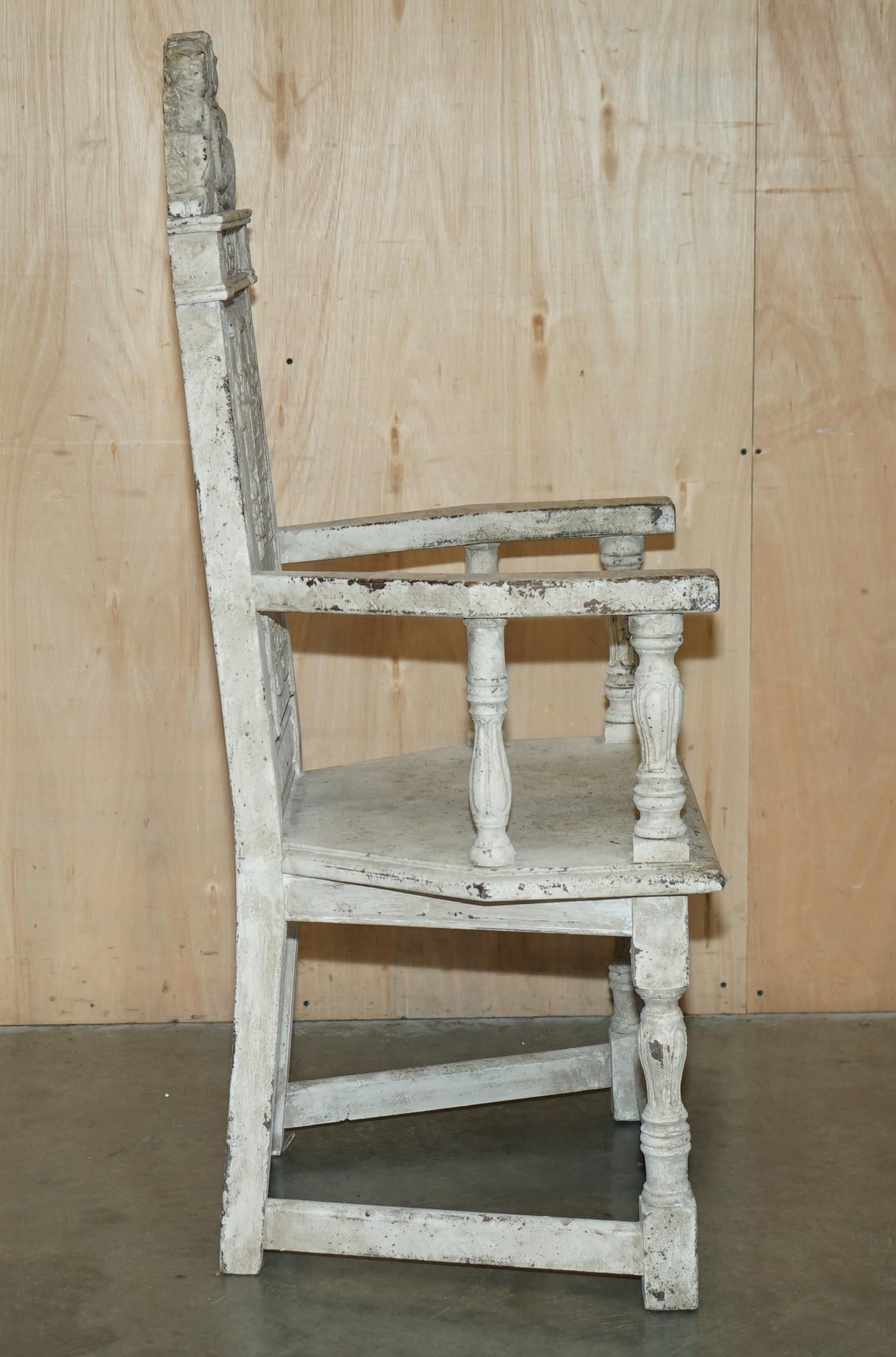 ANTICO 1622 DATATO ORNATAMENTE intagliato a mano IN INGLESE OAK PAINTED THRONE ARMCHAIR in vendita 10