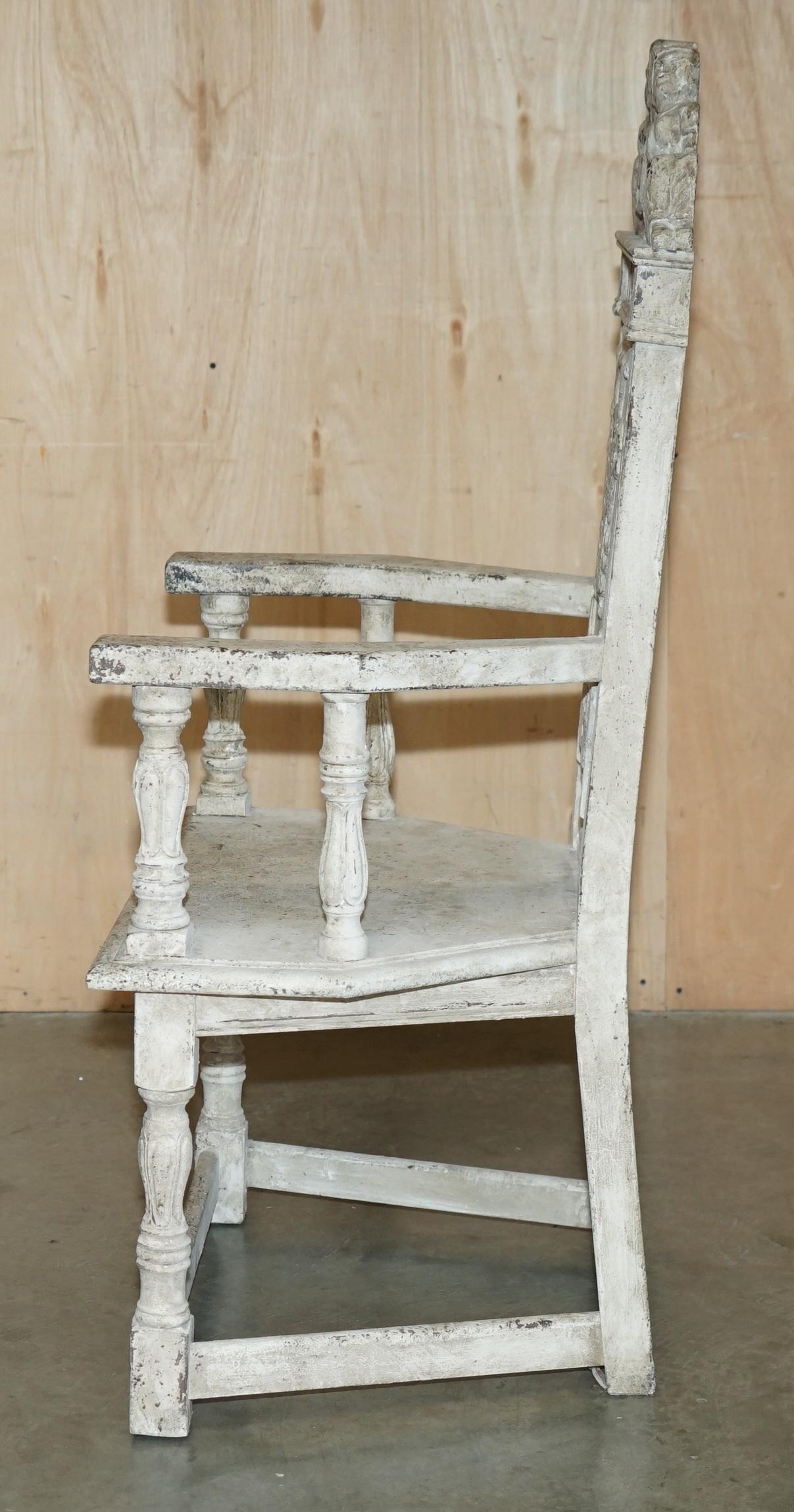 ANTICO 1622 DATATO ORNATAMENTE intagliato a mano IN INGLESE OAK PAINTED THRONE ARMCHAIR in vendita 12