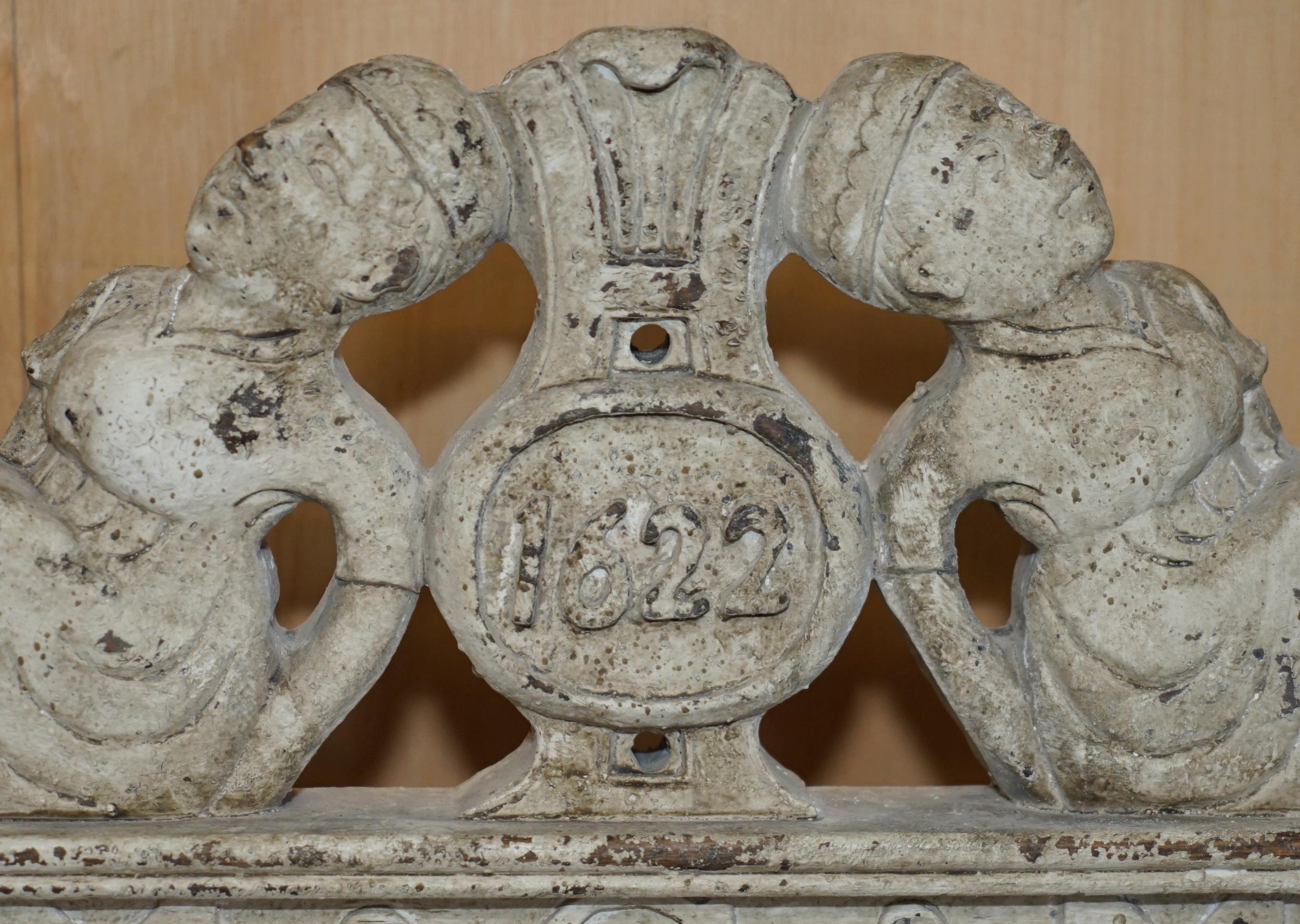 ANTICO 1622 DATATO ORNATAMENTE intagliato a mano IN INGLESE OAK PAINTED THRONE ARMCHAIR In condizioni discrete in vendita a West Sussex, Pulborough
