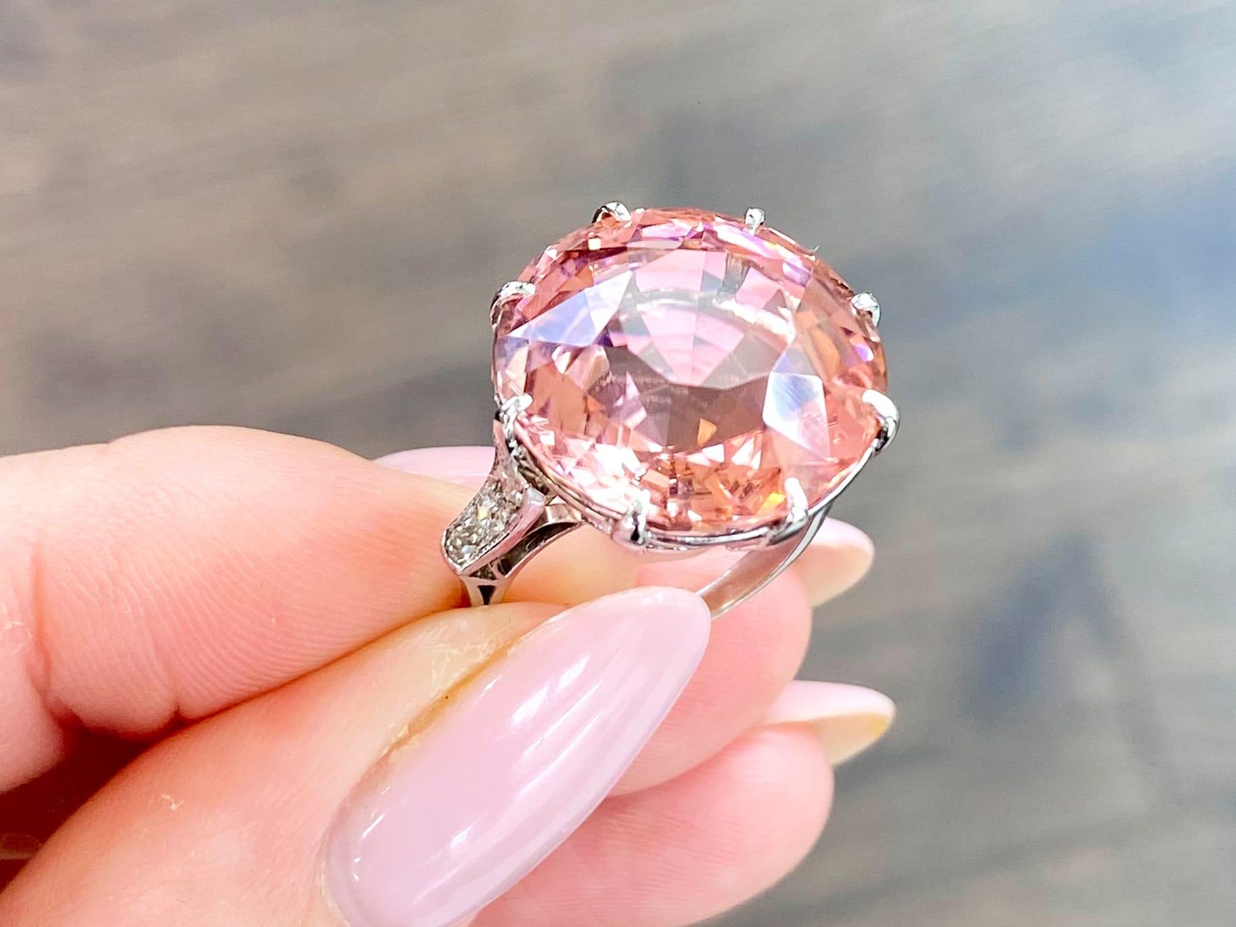 Bague habillée en or blanc 18 carats, tourmaline rose 16,41 carats et diamant 0,12 carat Excellent état - En vente à Jesmond, Newcastle Upon Tyne