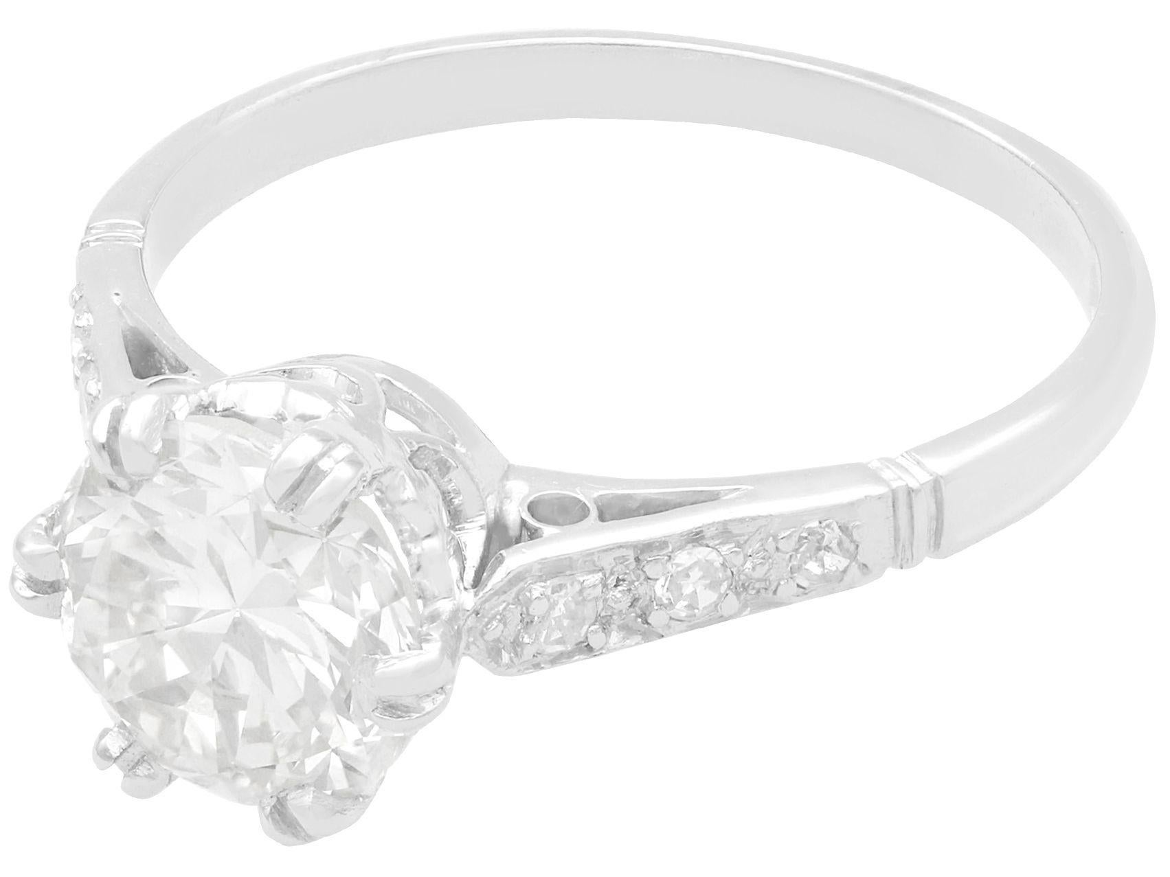Femenino o masculino Anillo solitario antiguo de platino y diamantes de 1.65 quilates en venta