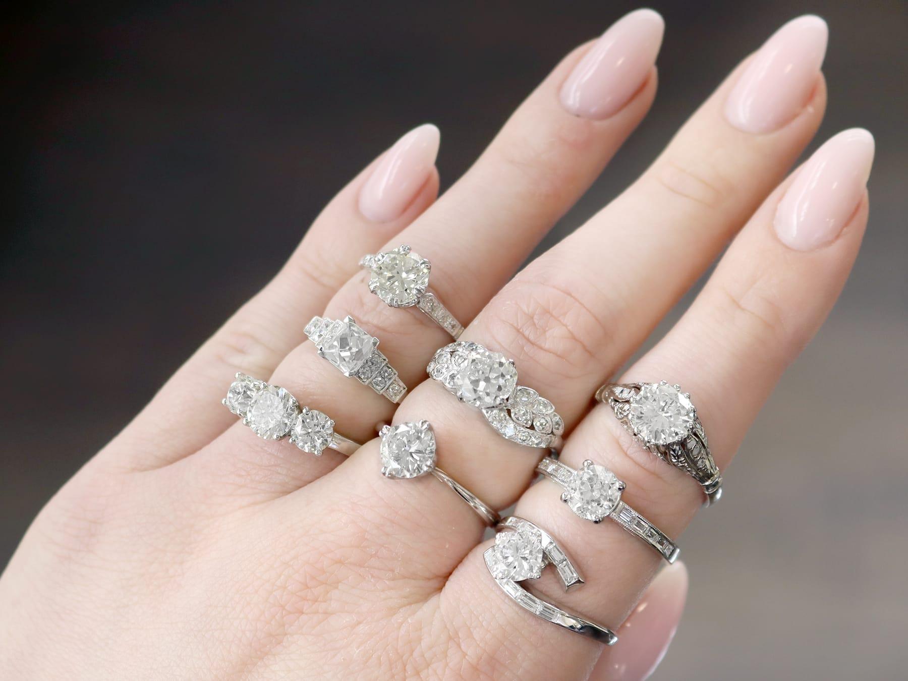 Anillo solitario antiguo de platino y diamantes de 1.65 quilates Corte redondo en venta