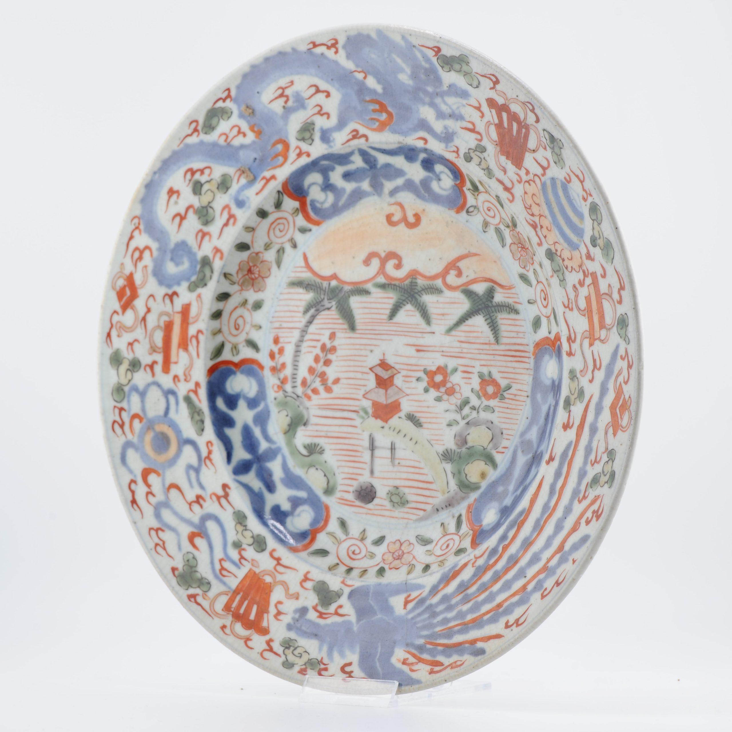 Edo Antico piatto giapponese policromo del 1660-1680: Paesaggio Drago Fenice in vendita