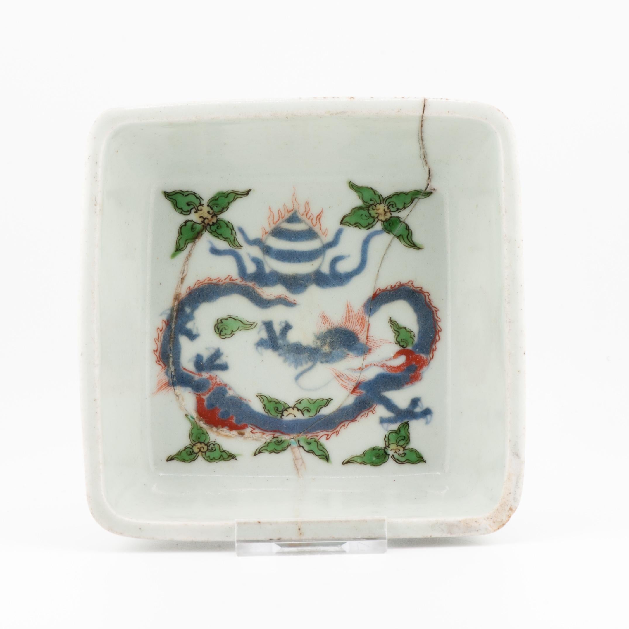 Antique 1660-1700 Japanese Polychrome Plate Landscape Dragon Phoenix For Sale 3