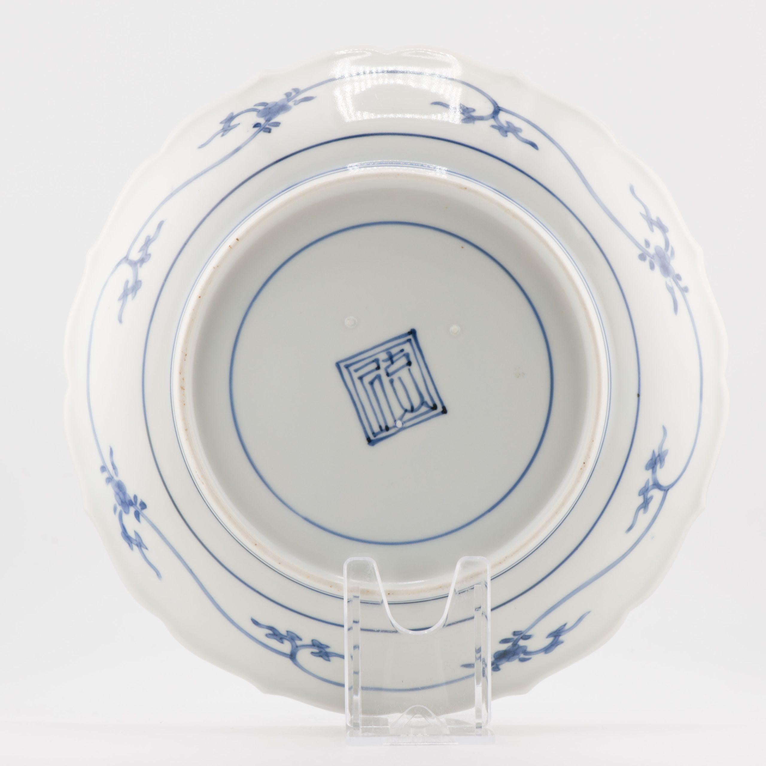 Antico piatto giapponese Nangawara Kakiemon del 1670-1680 con pino e fiori di roccia in vendita 1