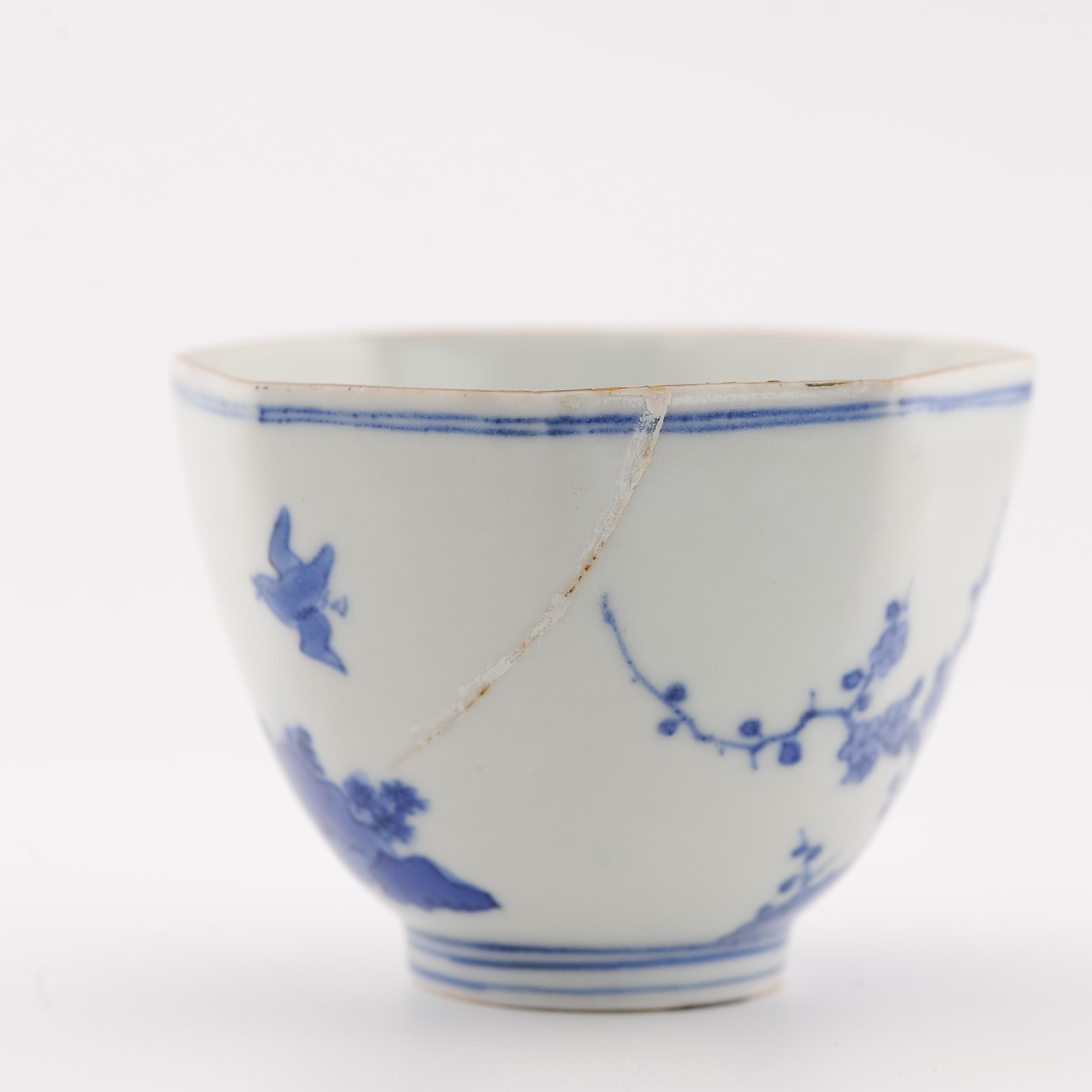 Porcellana Antico 1670-1700 Giapponese Arita Kakiemon Insolita ciotola a forma di fiori Shibata in vendita