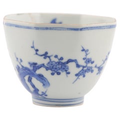 Antiguo 1670-1700 Tazón japonés Arita Kakiemon de forma inusual Flores Shibata