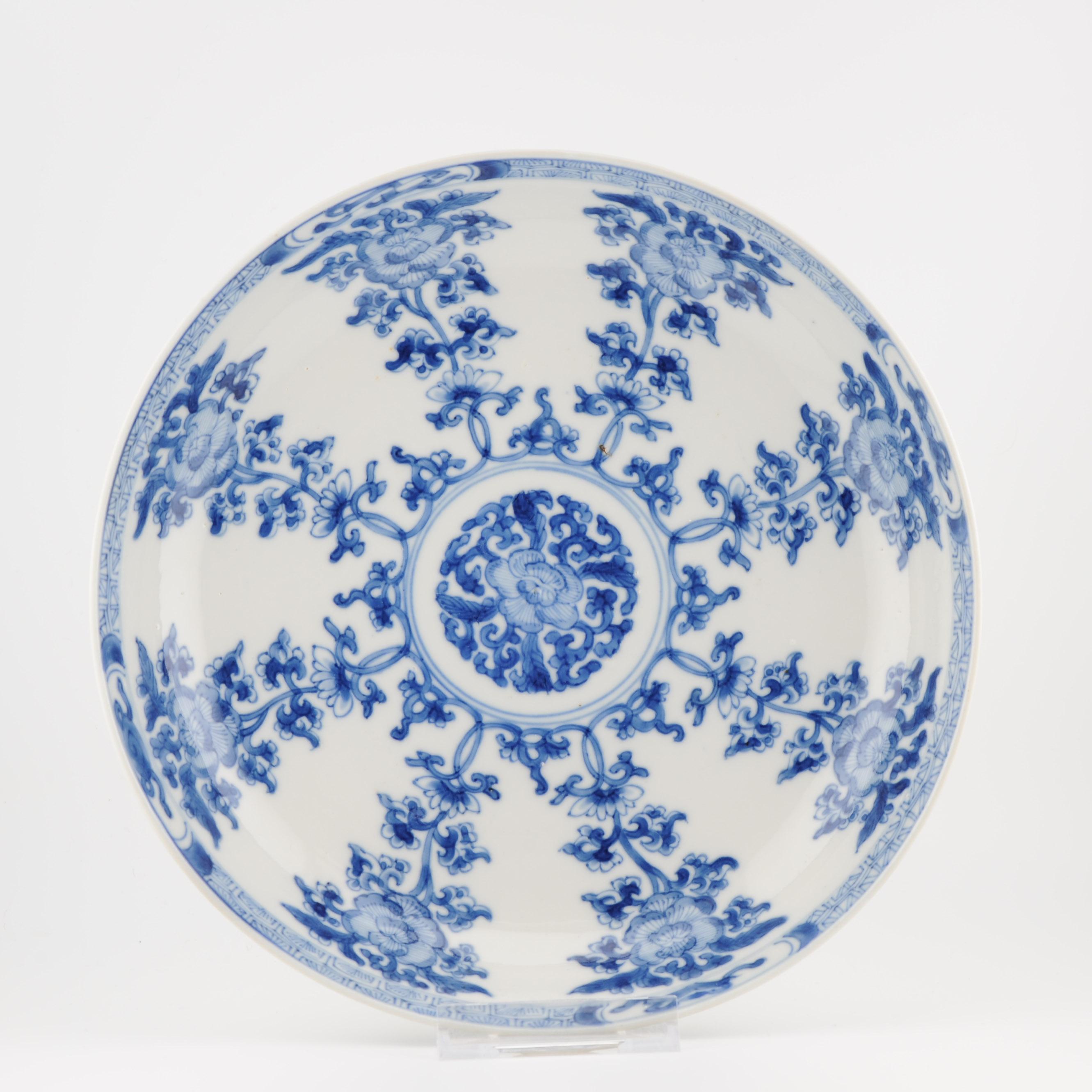 Antique 1680-1700 Chinese Porcelain Dish Kangxi Blue White Marked Base In Excellent Condition For Sale In Amsterdam, Noord Holland
