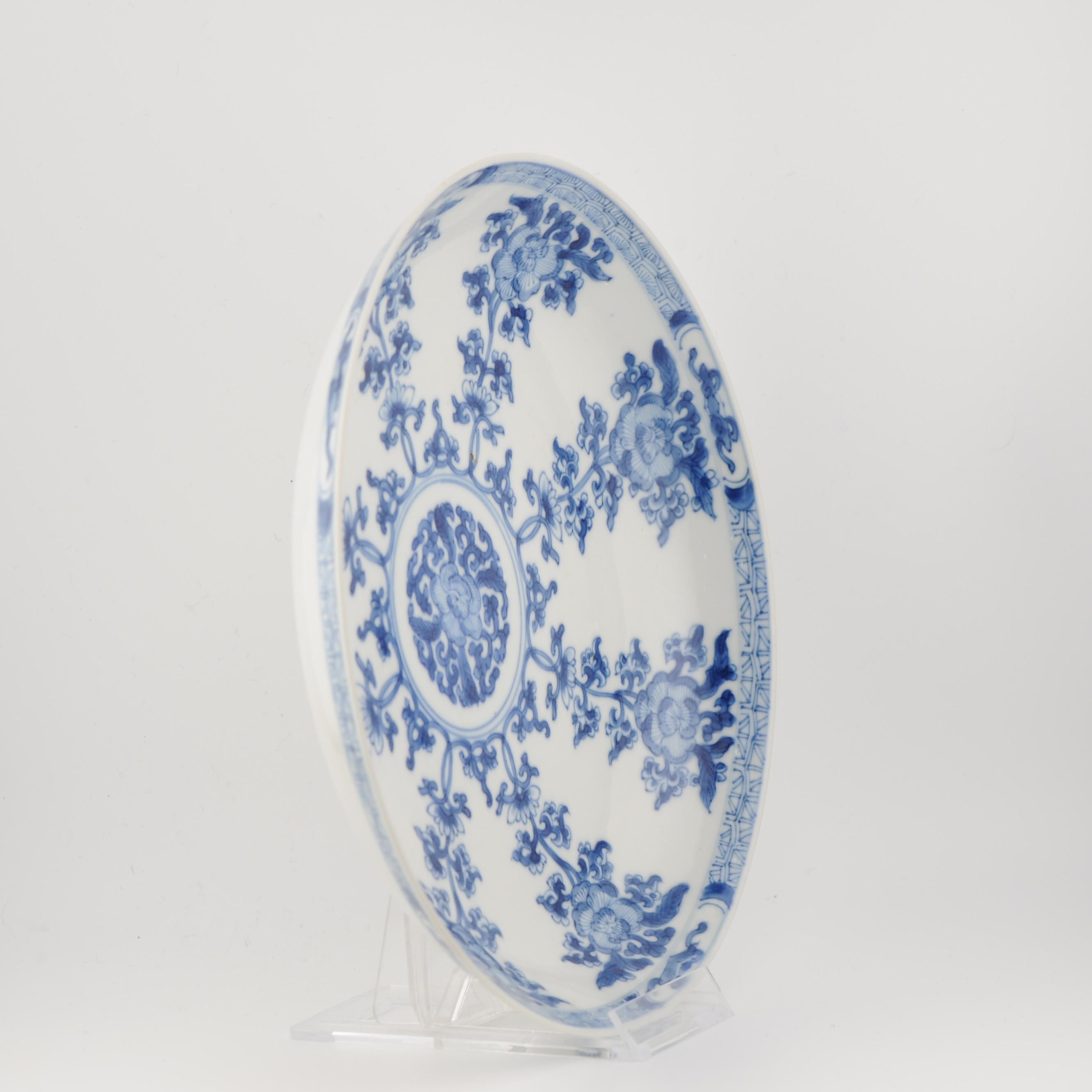 Antique 1680-1700 Chinese Porcelain Dish Kangxi Blue White Marked Base For Sale 2