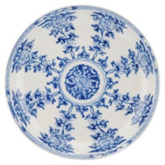Antico piatto di porcellana cinese del 1680-1700 Kangxi Blu Bianco con base marcata