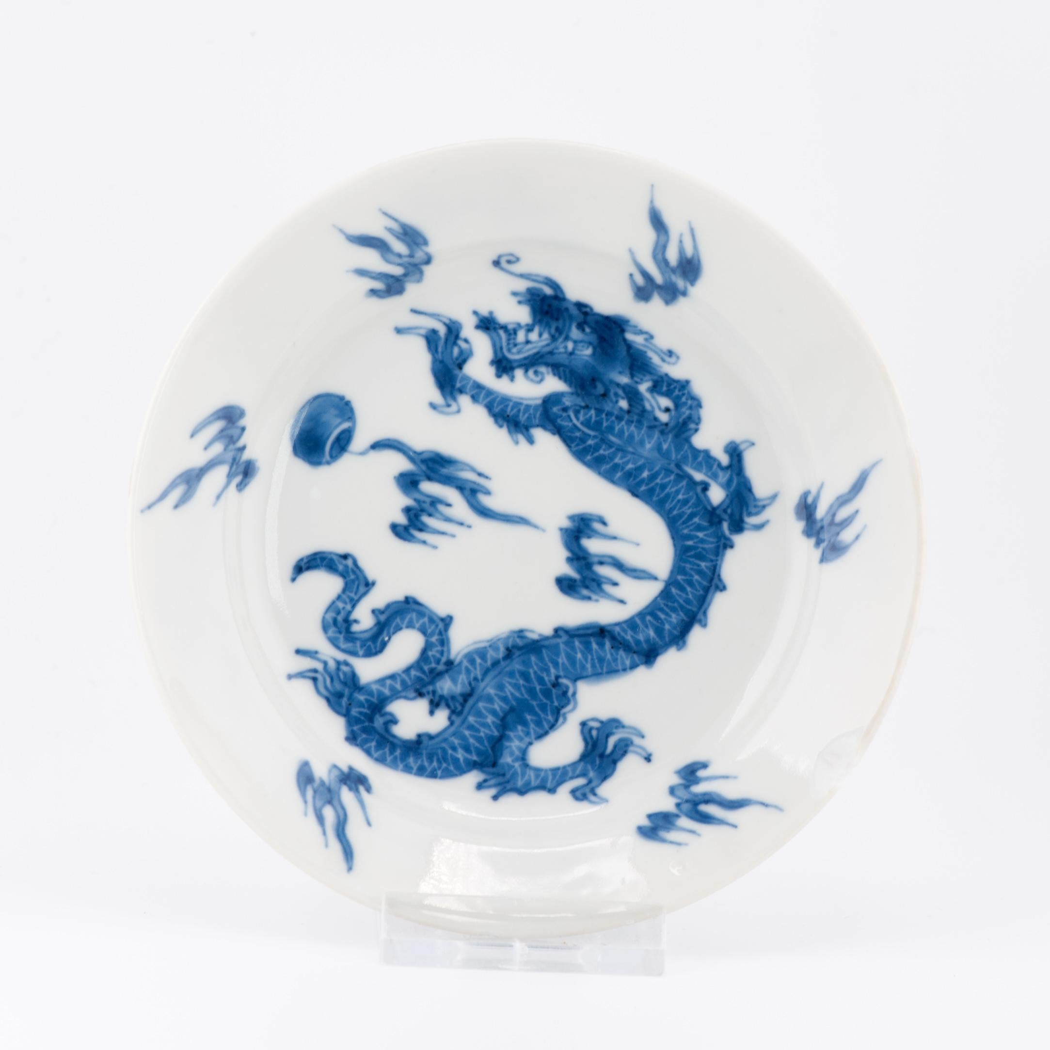 Sharing with you this fantastic Chinese Porcelain saucer dish with highly unusual dragon scene.
Kangxi period.
Fantastic decoration in blue and white and marked with a shop mark
Please enjoy


Condition
1 chip with clean line from it and some
