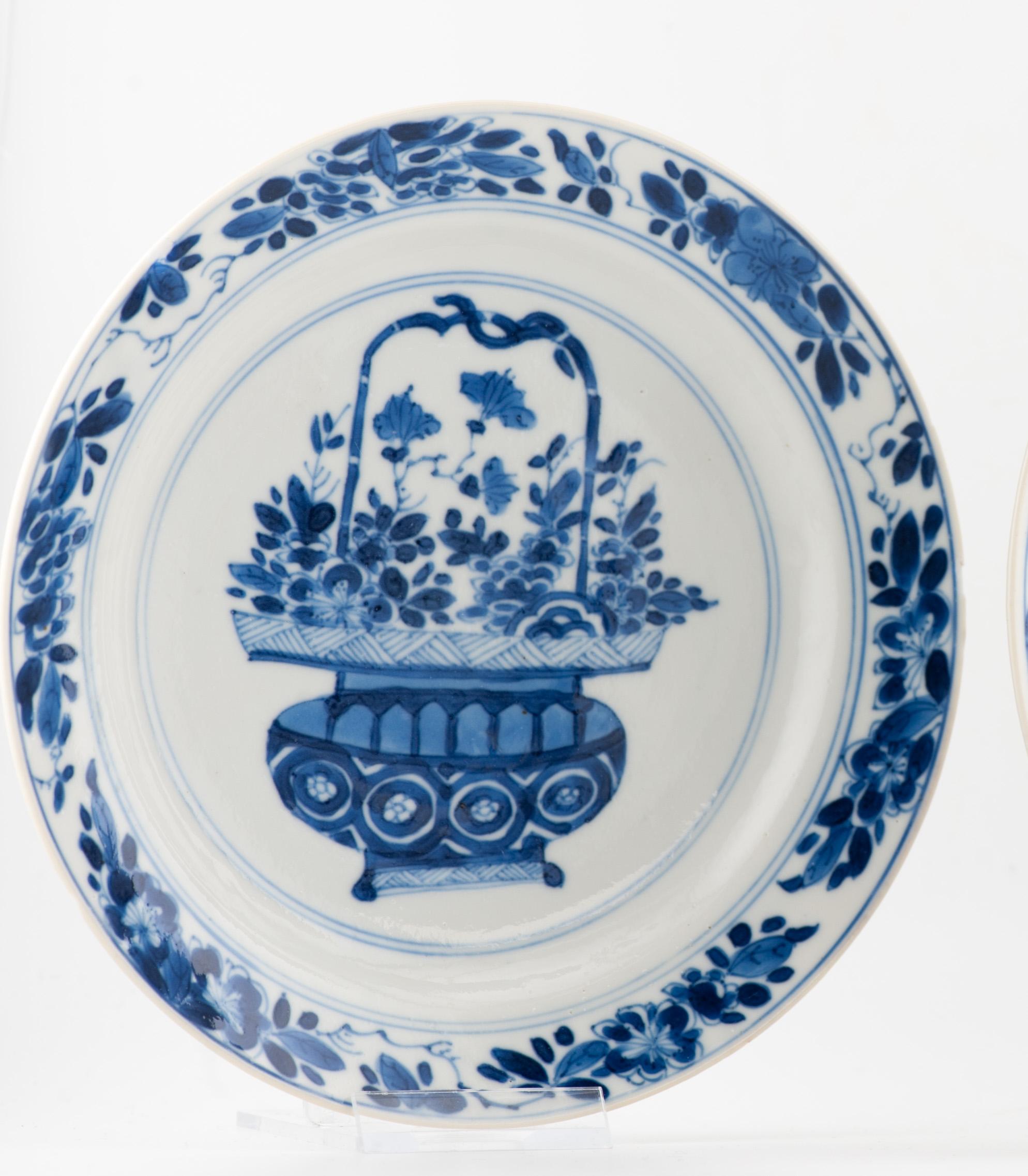 Antique 1680-1700 Chinese Porcelain Plate Kangxi Blue White Chenghua Mark For Sale 7