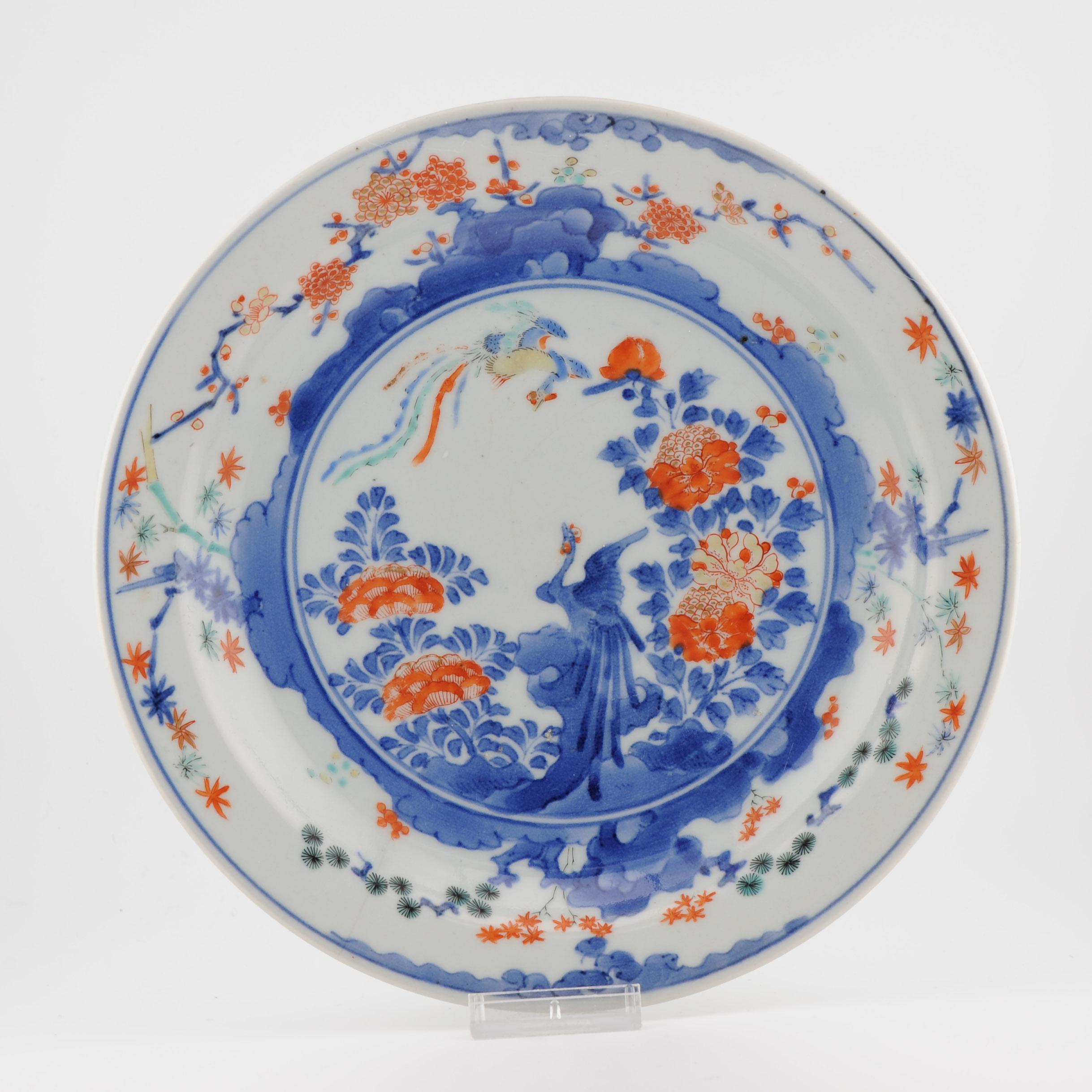 Fino al XVIII secolo Antico piatto giapponese di livello superiore Kakiemon del 1680-1700 con uccelli e fiori in vendita
