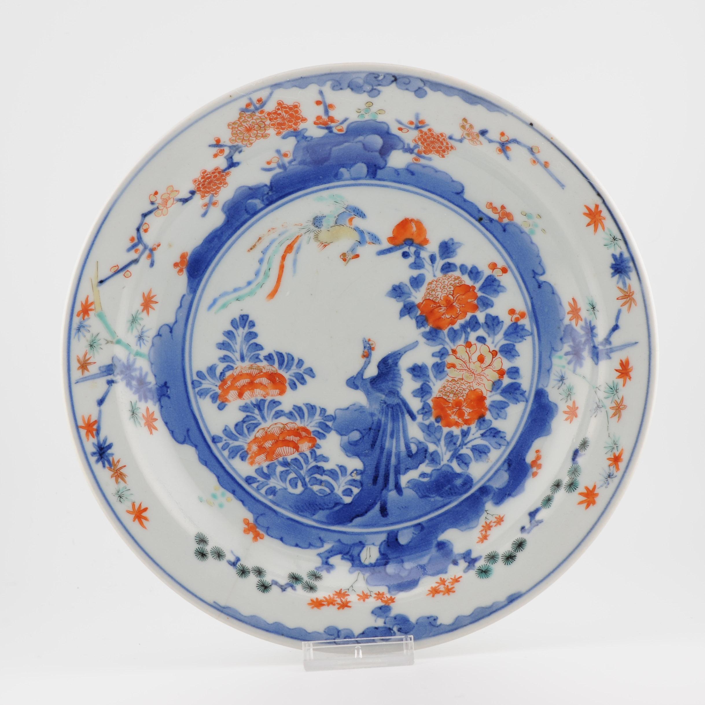 Porcellana Antico piatto giapponese di livello superiore Kakiemon del 1680-1700 con uccelli e fiori in vendita