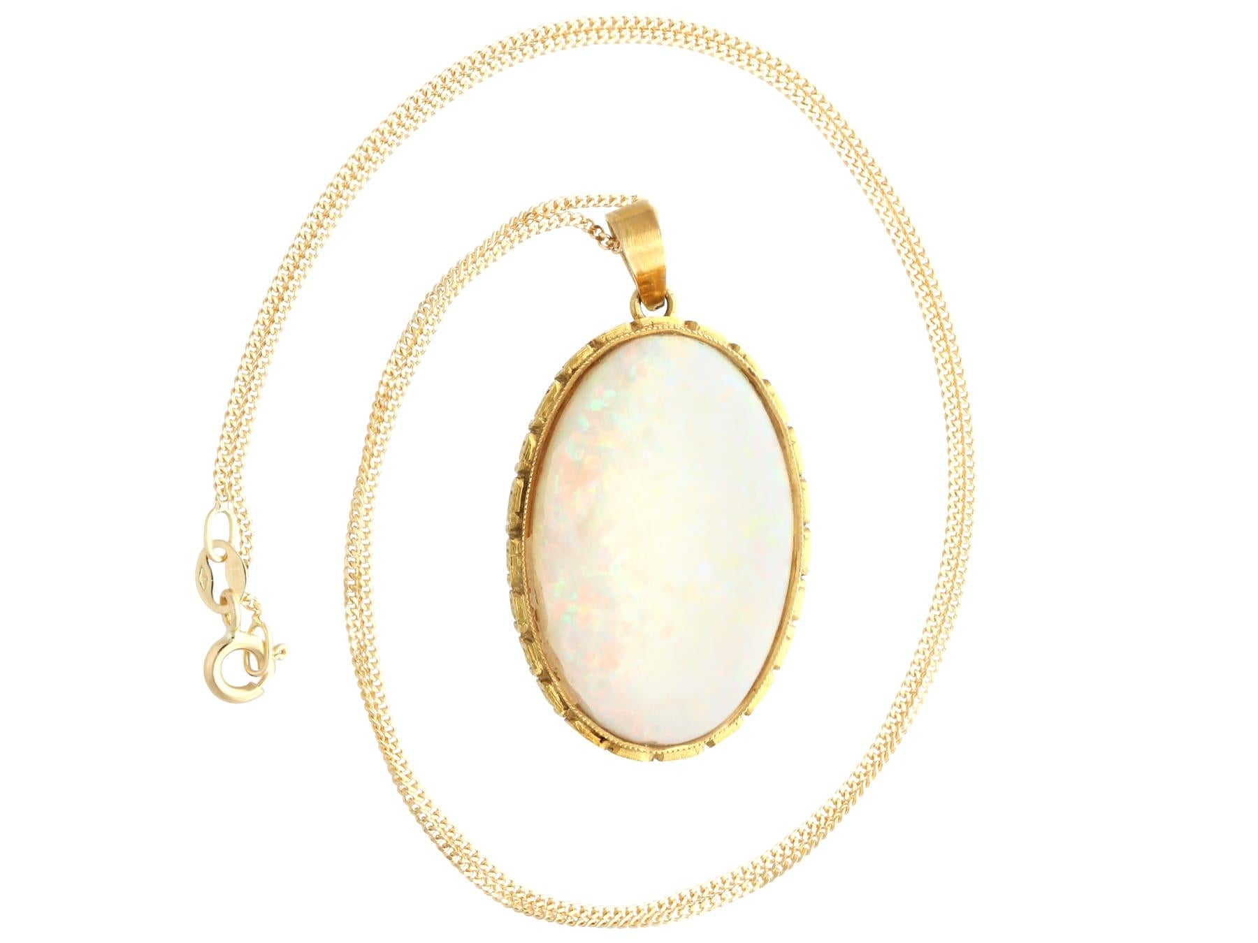 Antique 16.80Ct Opal and 18k Yellow Gold Pendant Circa 1910 In Excellent Condition In Jesmond, Newcastle Upon Tyne