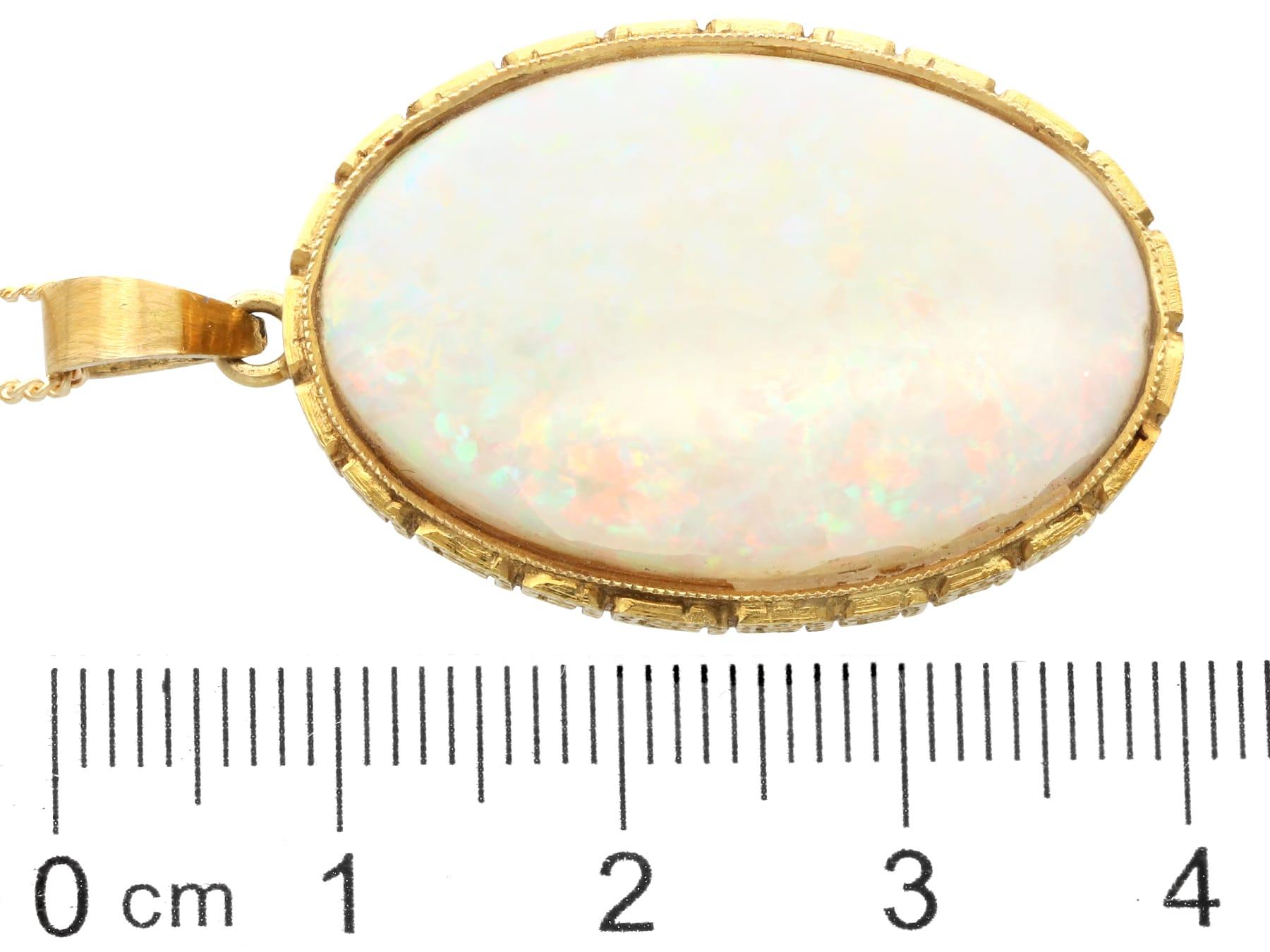 Antique 16.80Ct Opal and 18k Yellow Gold Pendant Circa 1910 2