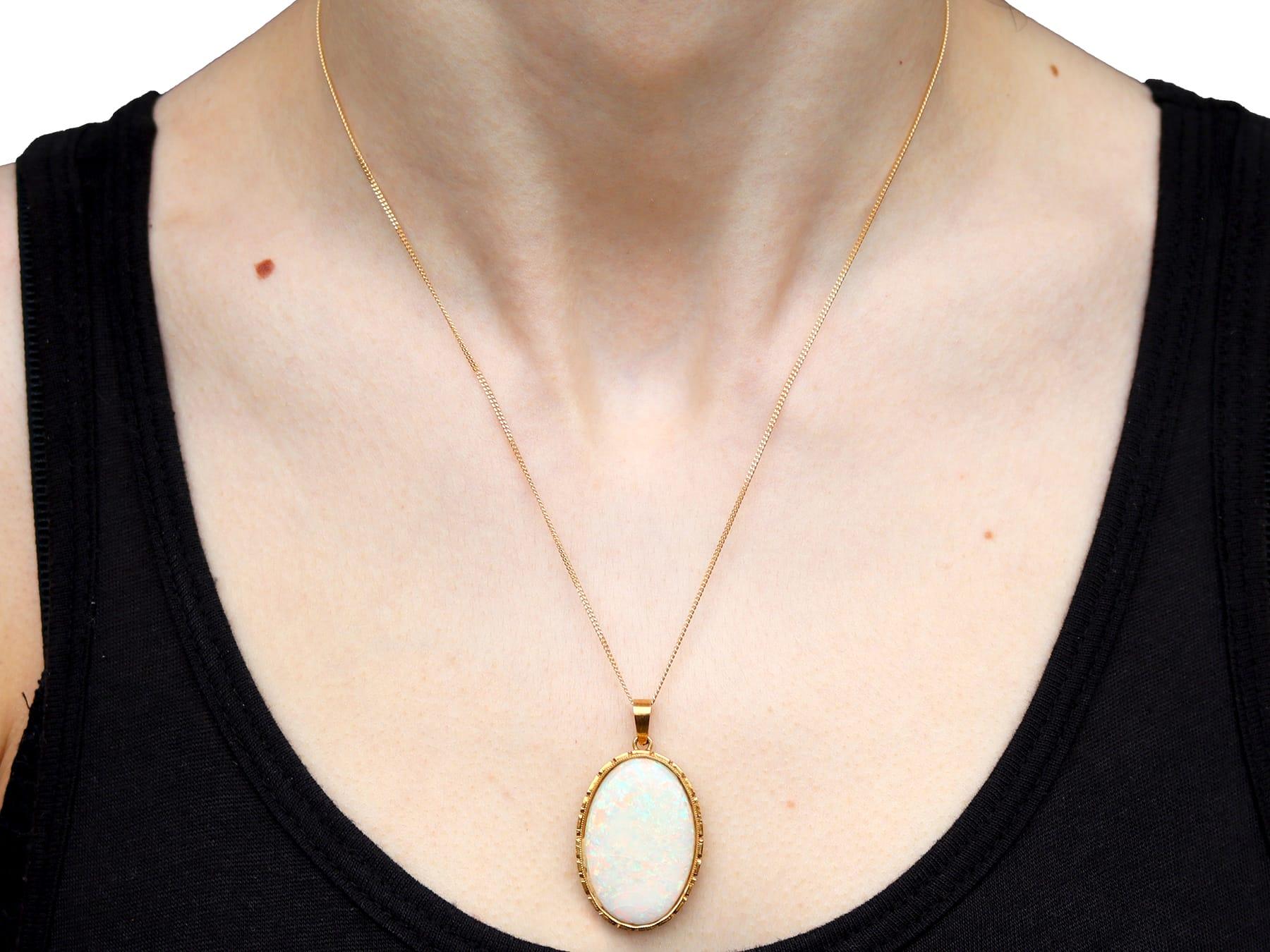 Antique 16.80Ct Opal and 18k Yellow Gold Pendant Circa 1910 4