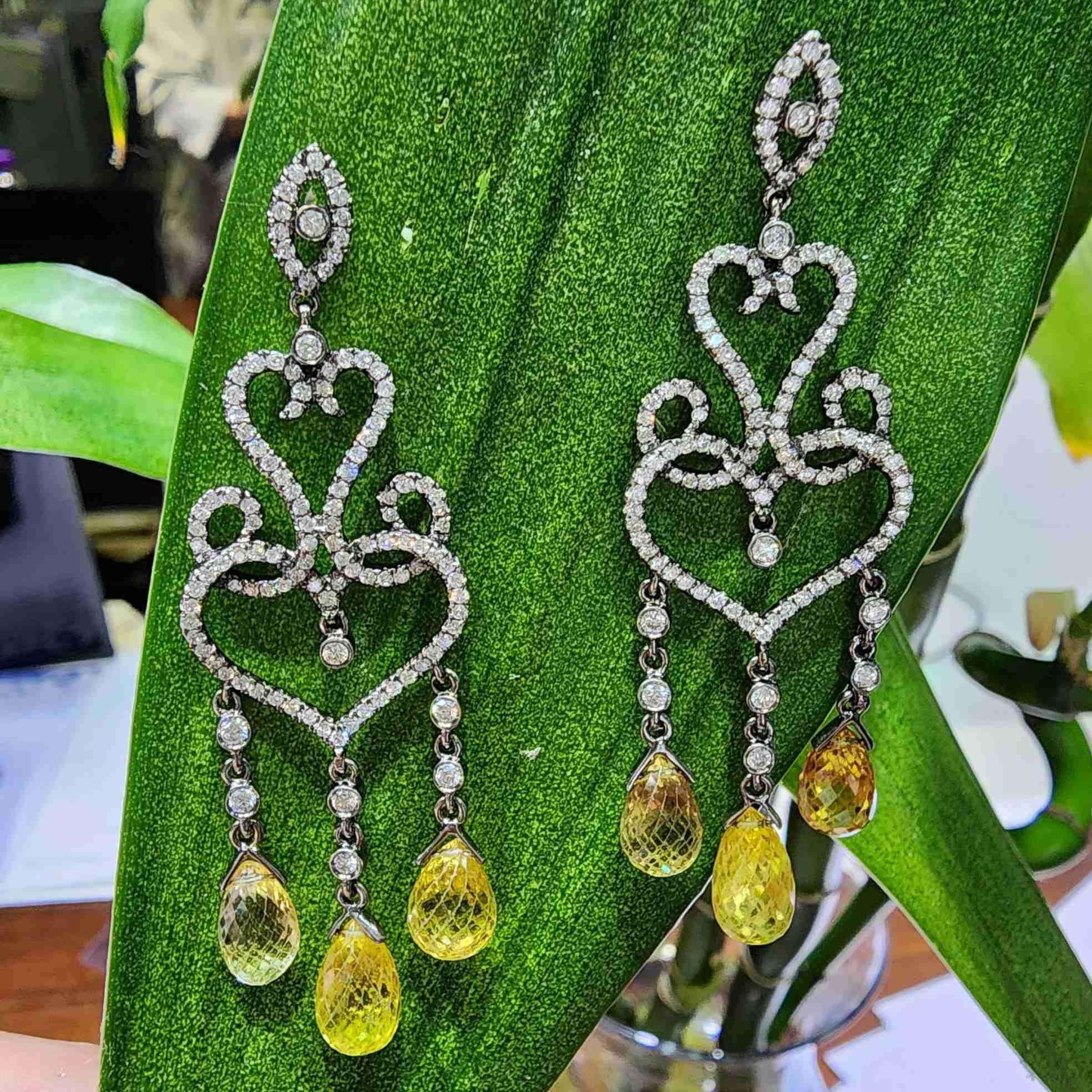 Vintage 16.83ct Sapphire Briolettes Diamond Dangle Drop Earring in 18k Gold For Sale 1