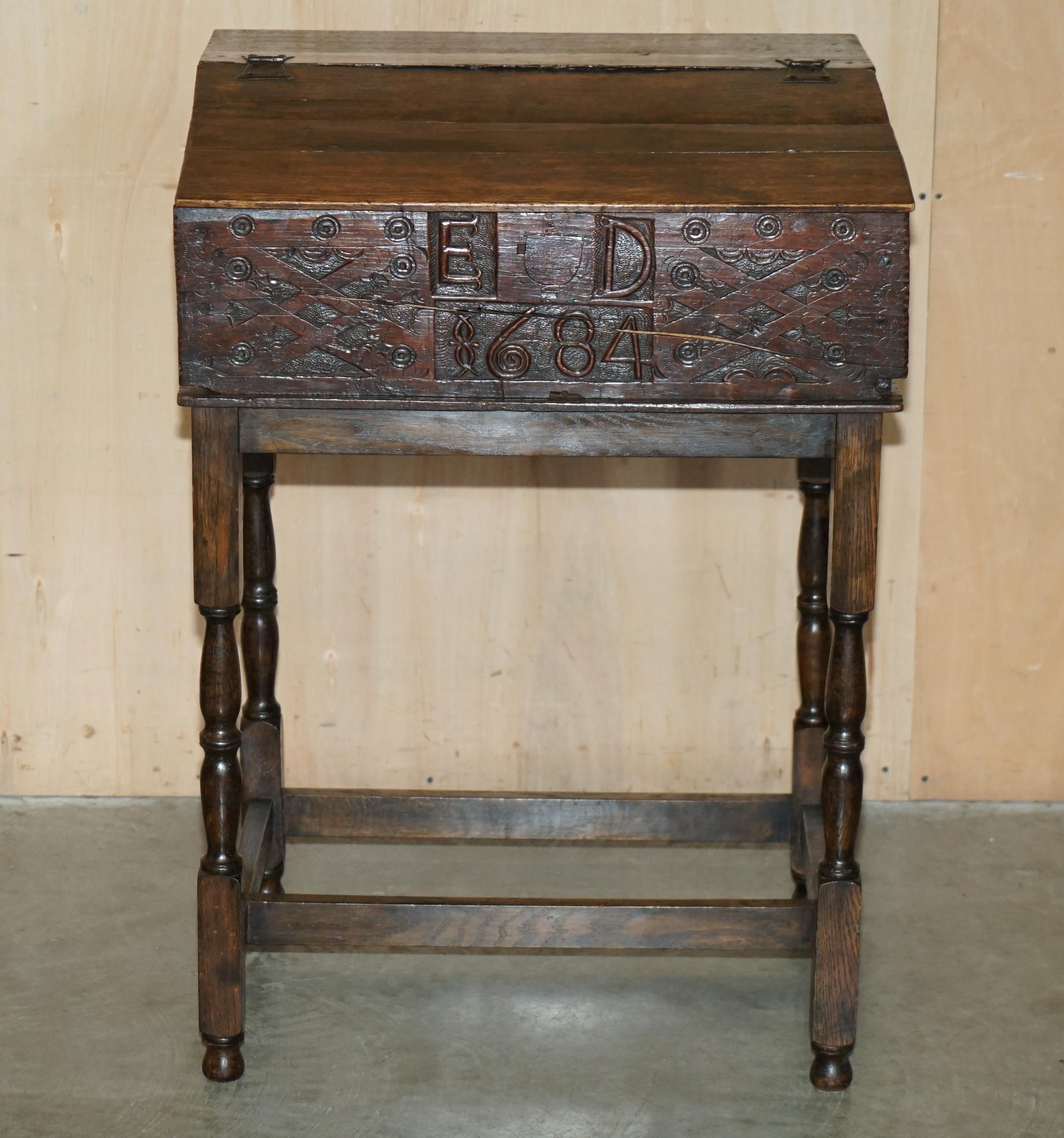 Charles II ANTIQUE 1684 DATED HAND CARVED 17TH CENTURY LIFT TOP WRITiNG TABLE DESK BIBLE For Sale