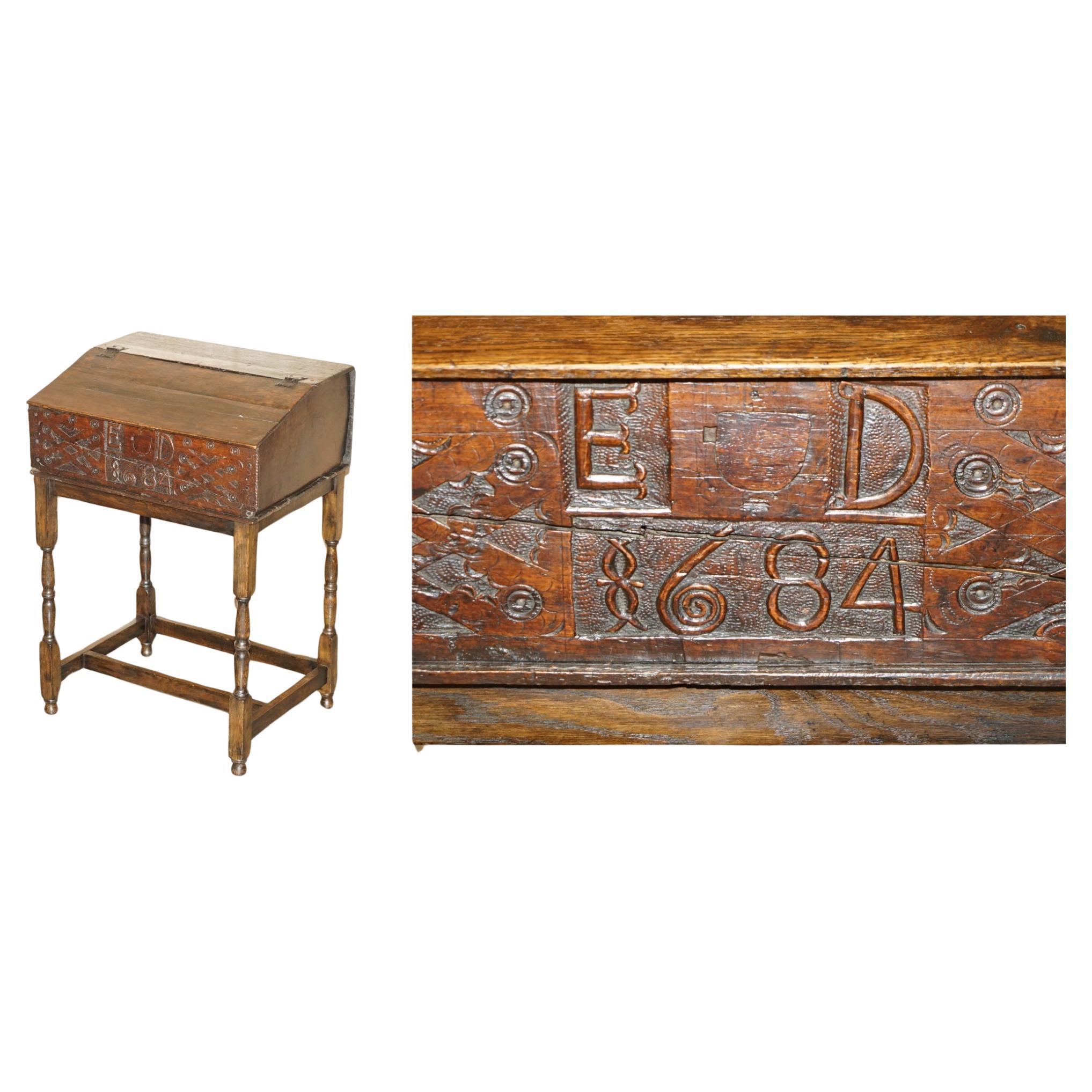 Antiquities 1684 DATED HAND CARVED 17TH CENTURY LIFT TOP WRITiNG TABLE DESK BIBLE en vente