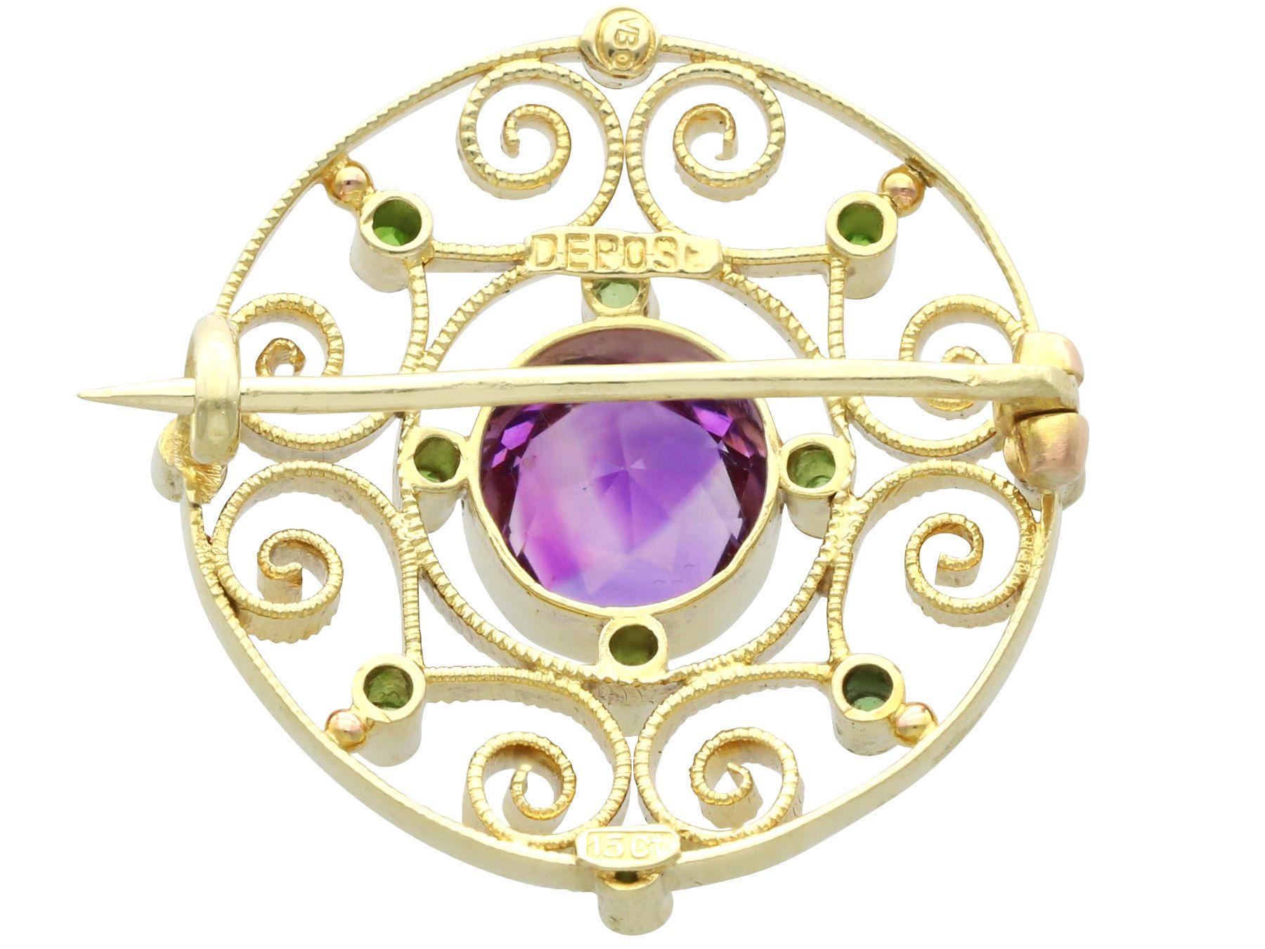 Antique 1.69 Carat Amethyst and 0.22 Carat Peridot Yellow Gold Brooch In Excellent Condition For Sale In Jesmond, Newcastle Upon Tyne