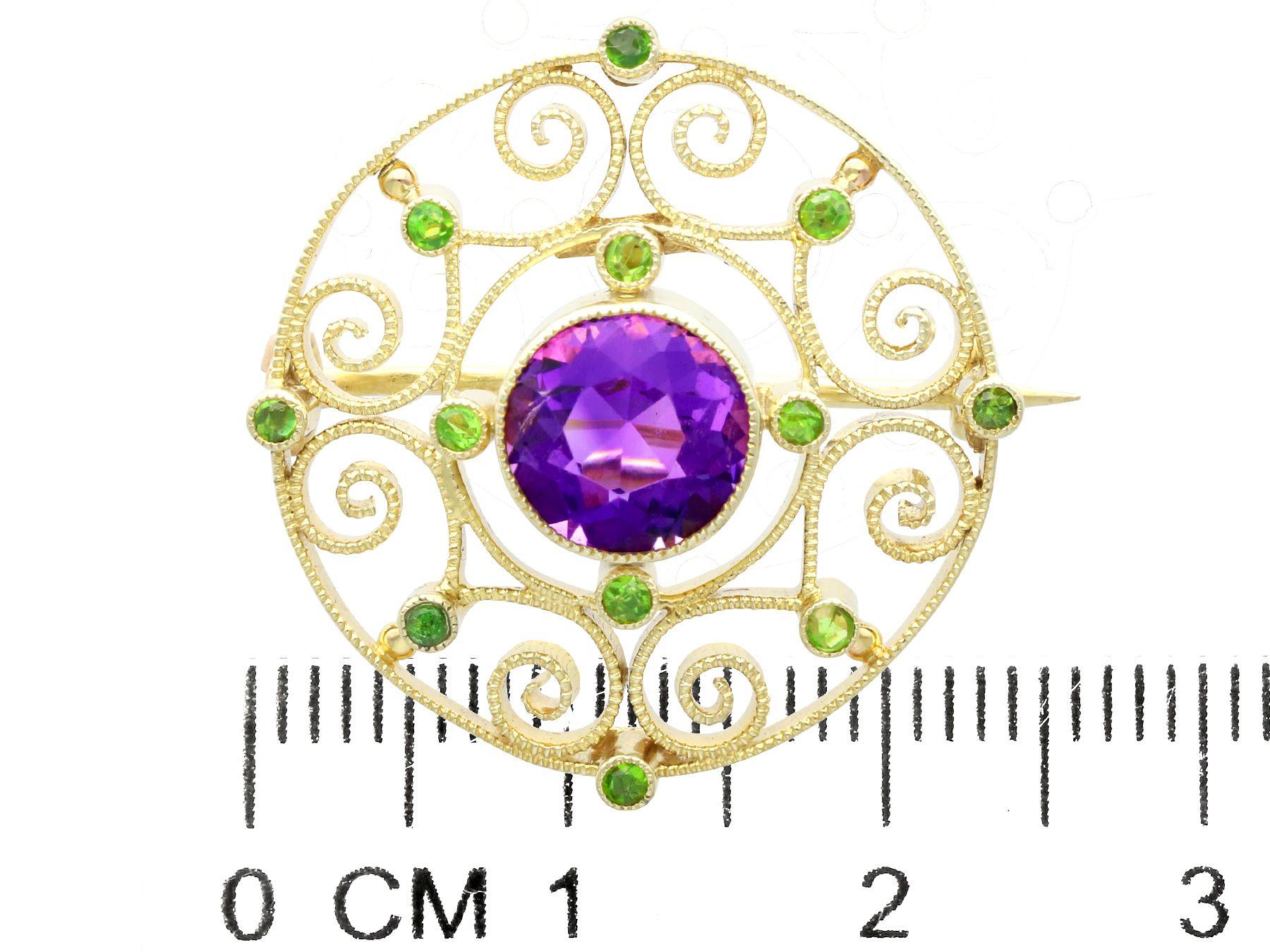 Antique 1.69 Carat Amethyst and 0.22 Carat Peridot Yellow Gold Brooch For Sale 1
