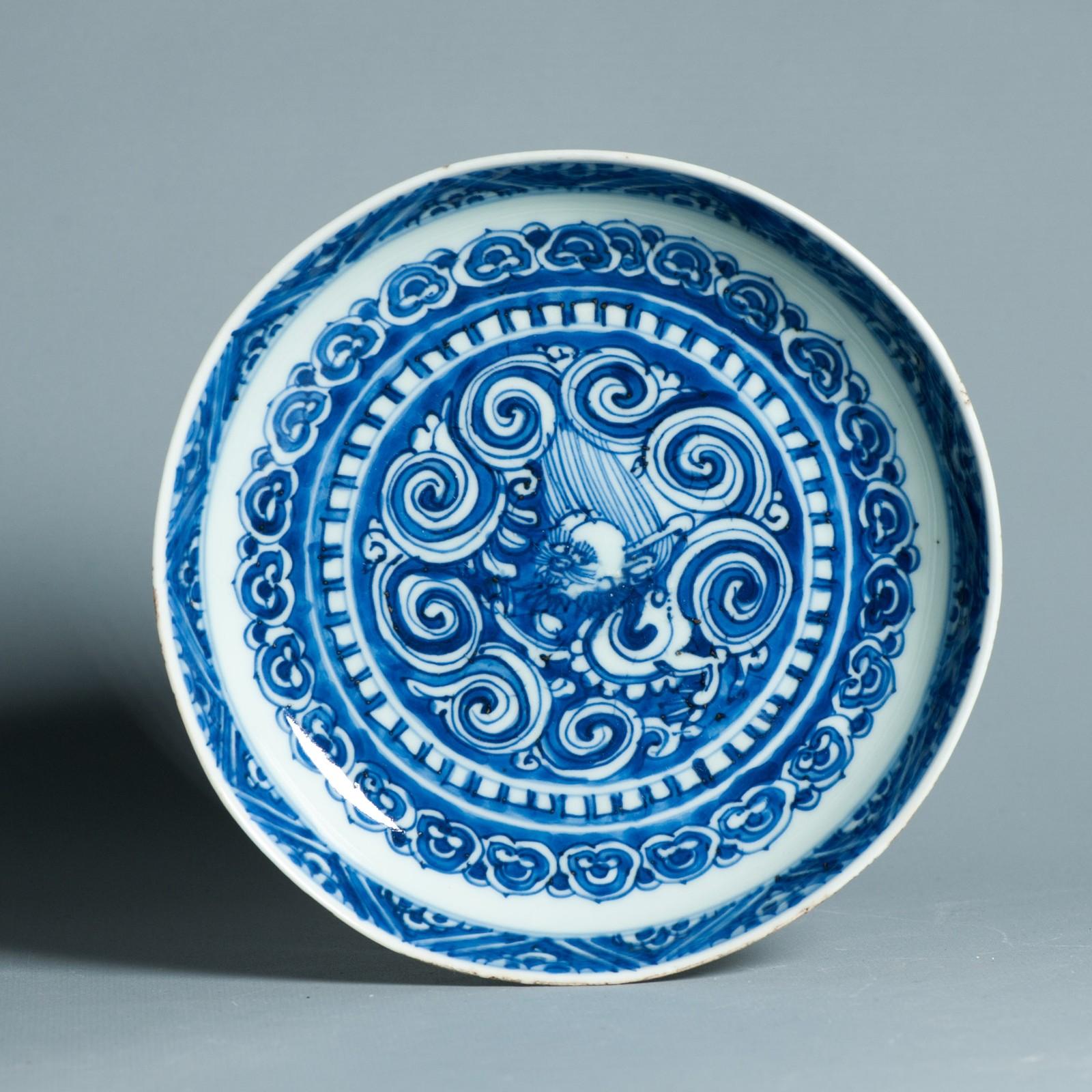 Antico piatto del 16° secolo Ming Jiajing Mark & Period Porcellana cinese Fiore Fenghuan in vendita 7