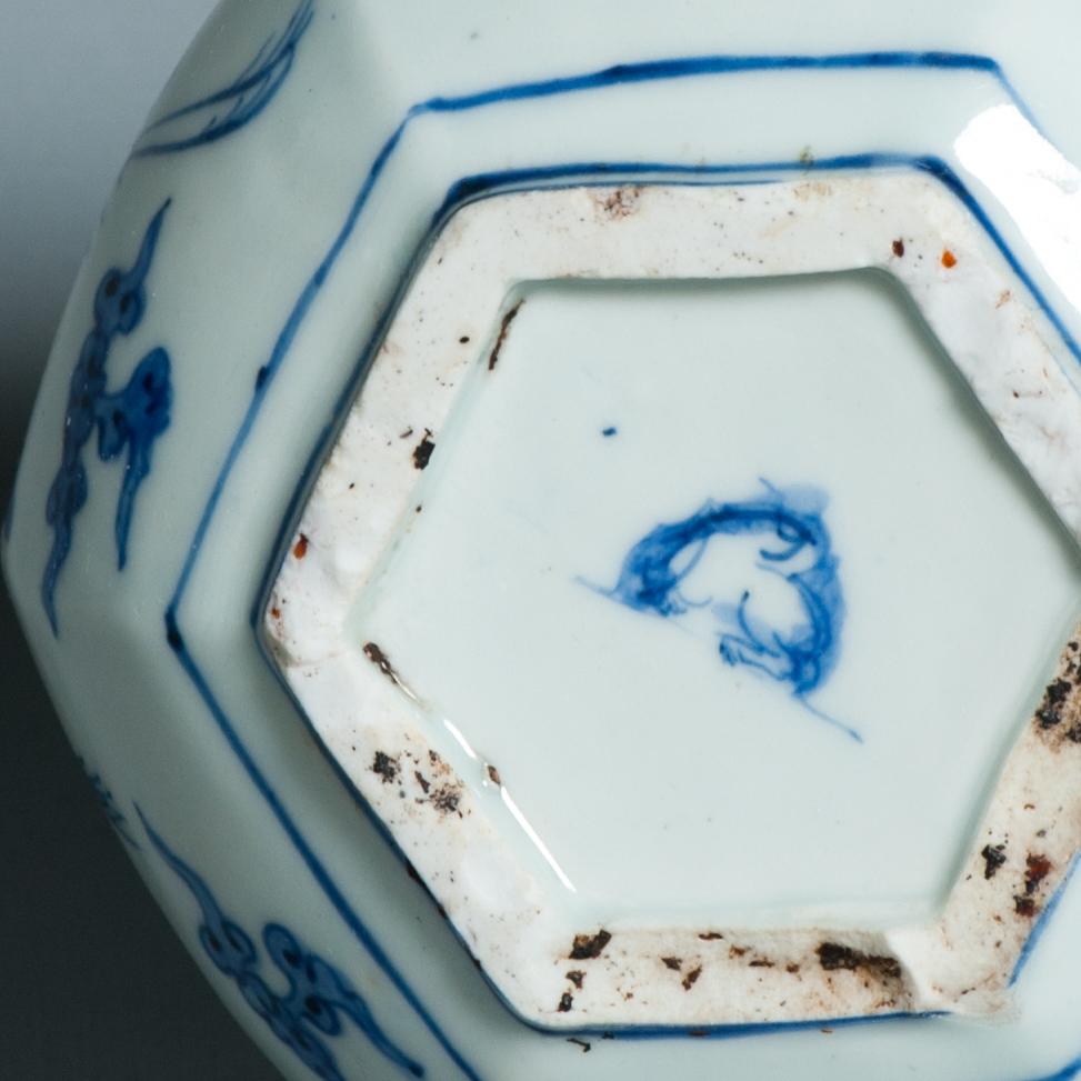 Antique 16C Ming Jiajing Vase Chinese Porcelain Blue White Cranes. Hare Mark In Distressed Condition For Sale In Amsterdam, Noord Holland