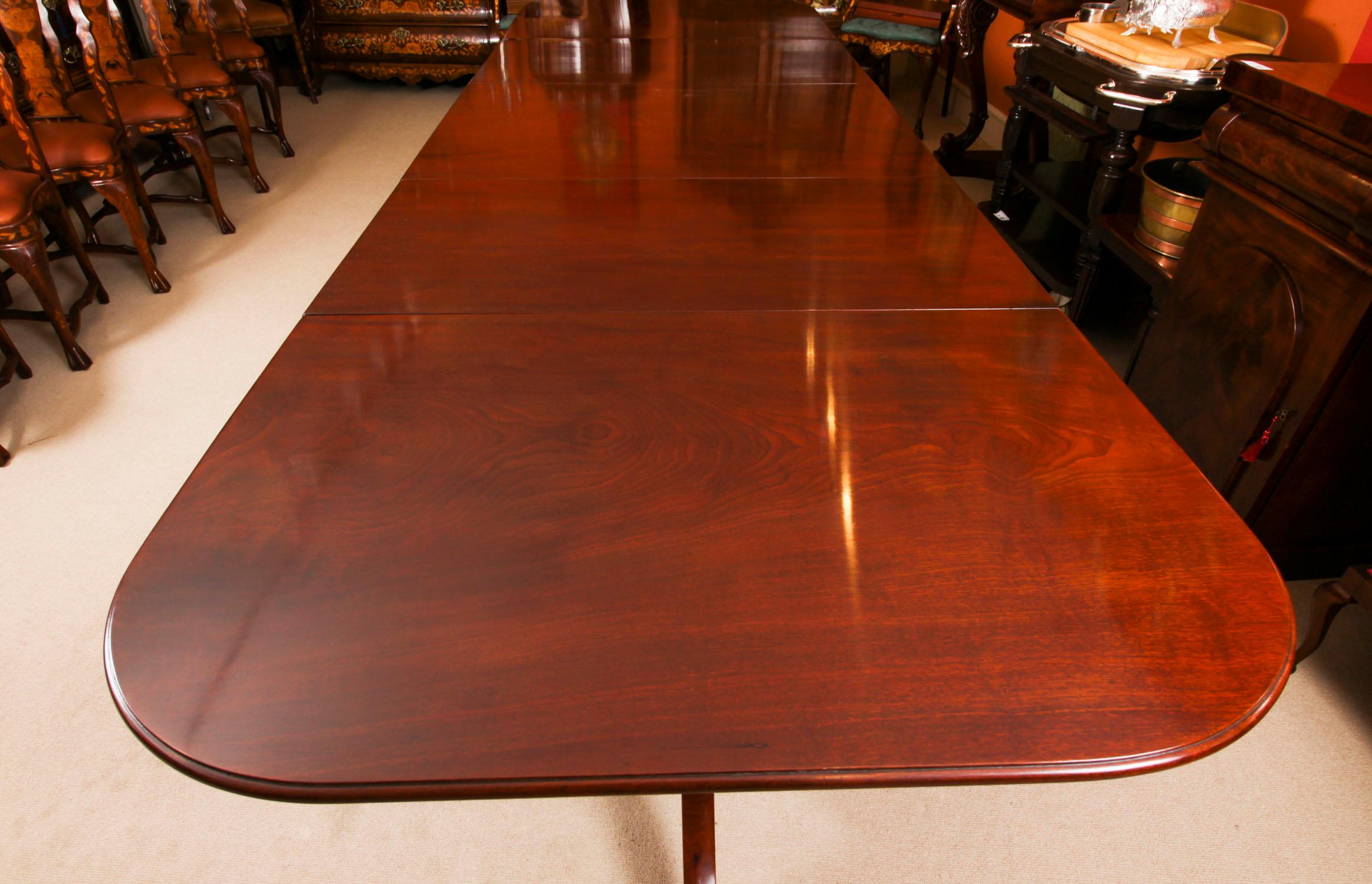Ancienne table de salle à manger à trois piliers en acajou de style Régence, 18e siècle en vente 2