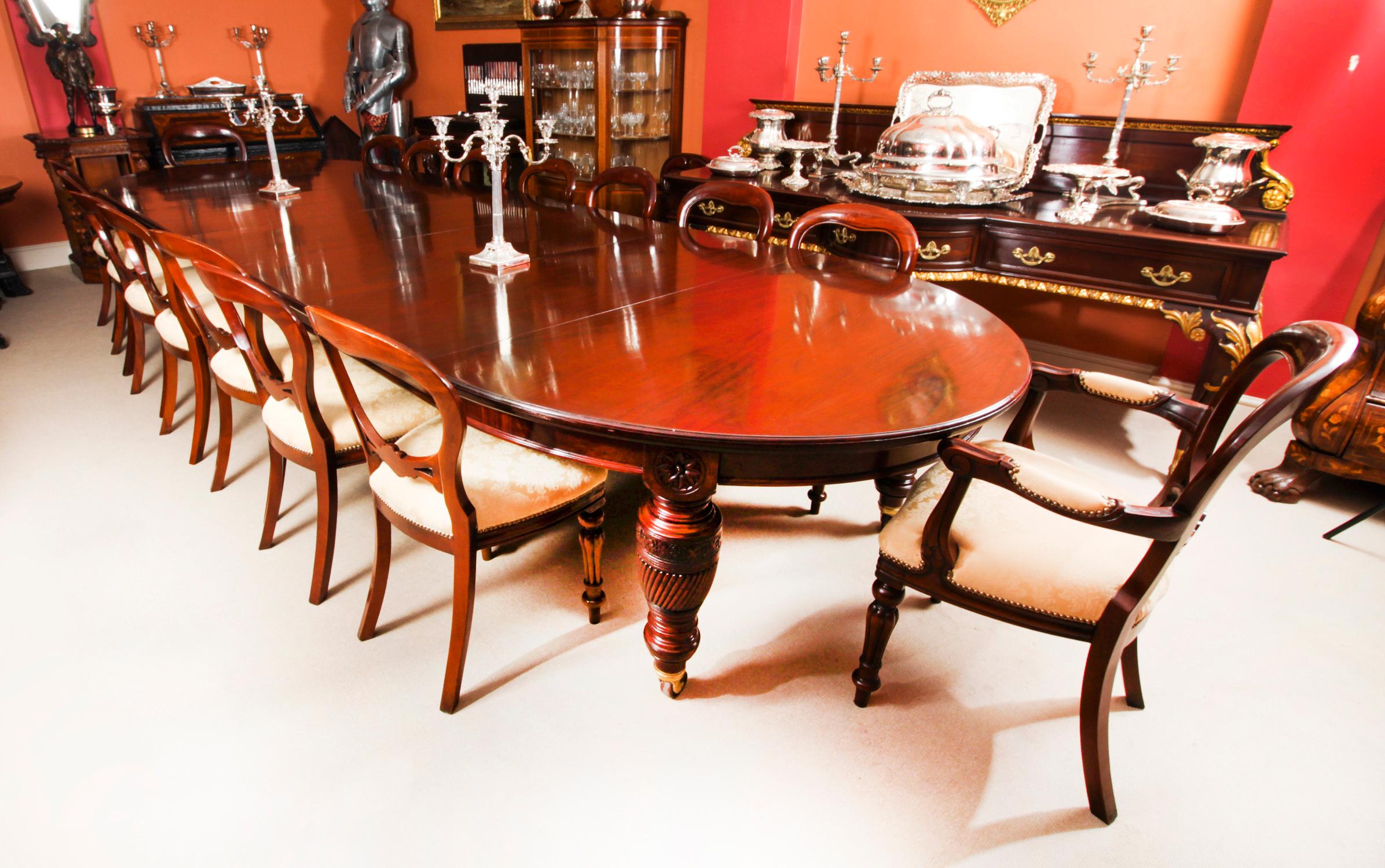 Antique Victorian Flame Mahogany Extending Dining Table 19th C In Good Condition In London, GB