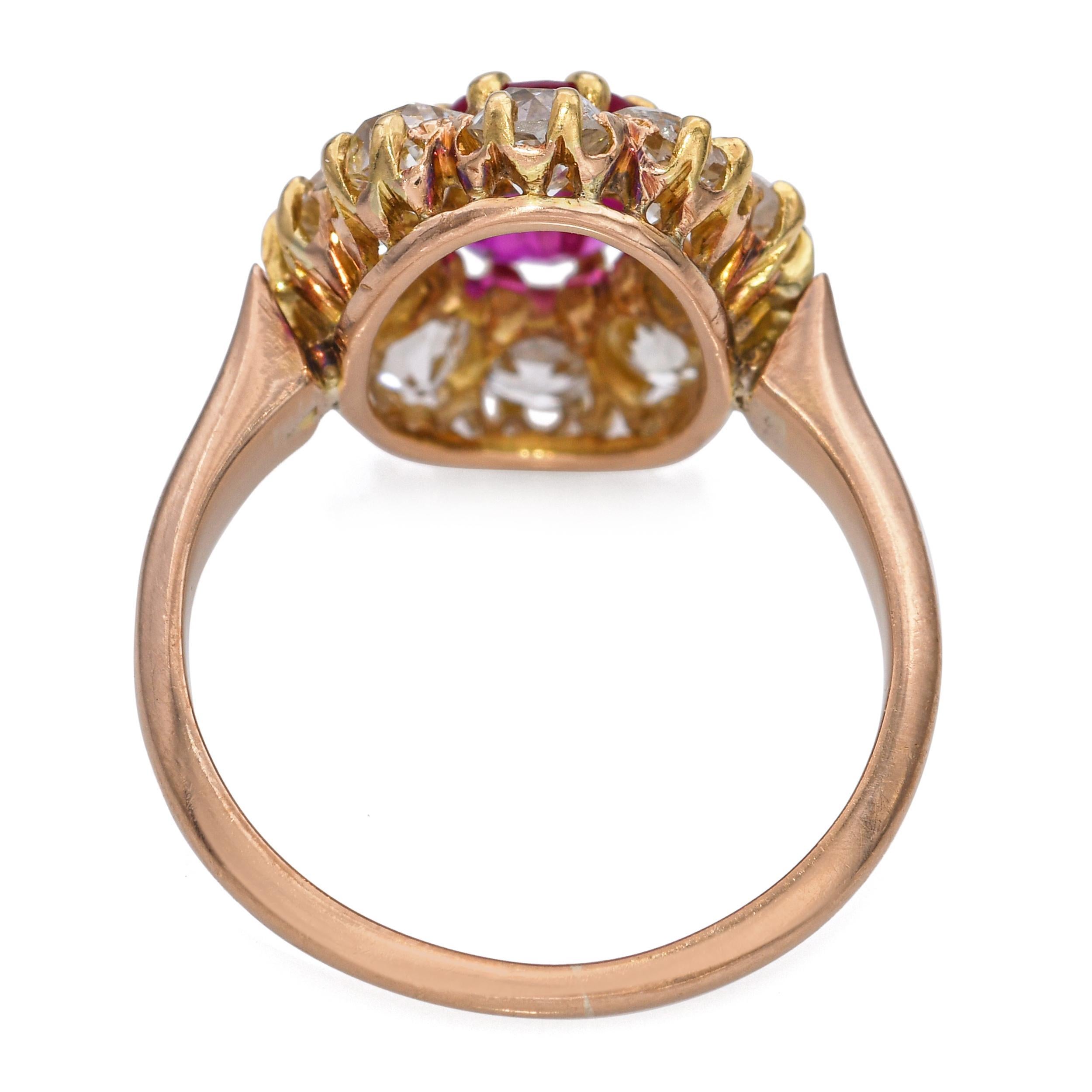 Bague ancienne en or jaune 16 carats 0,75 rubis 1,10 diamant Halo Pour femmes en vente