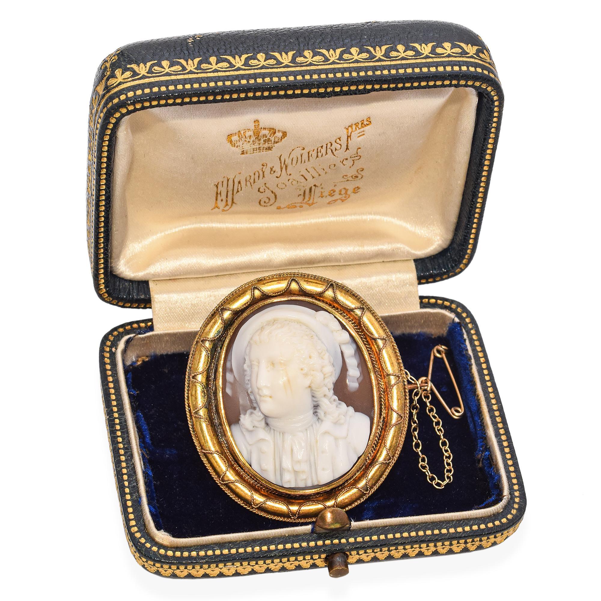 Capture a piece of history with this exquisite antique 16K yellow gold cameo brooch, featuring a finely carved Prince Charlie 