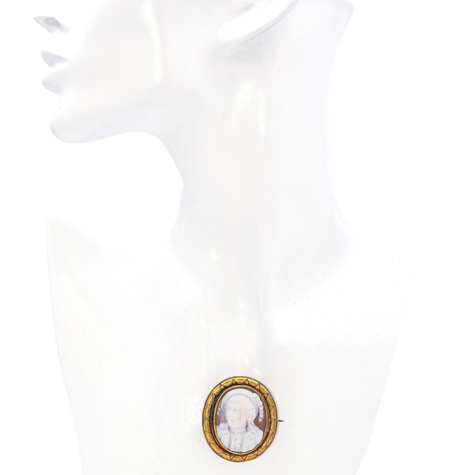 Antique 16K Yellow Gold Prince Charlie Bonnie Shell Cameo Brooch In Good Condition For Sale In New York, NY
