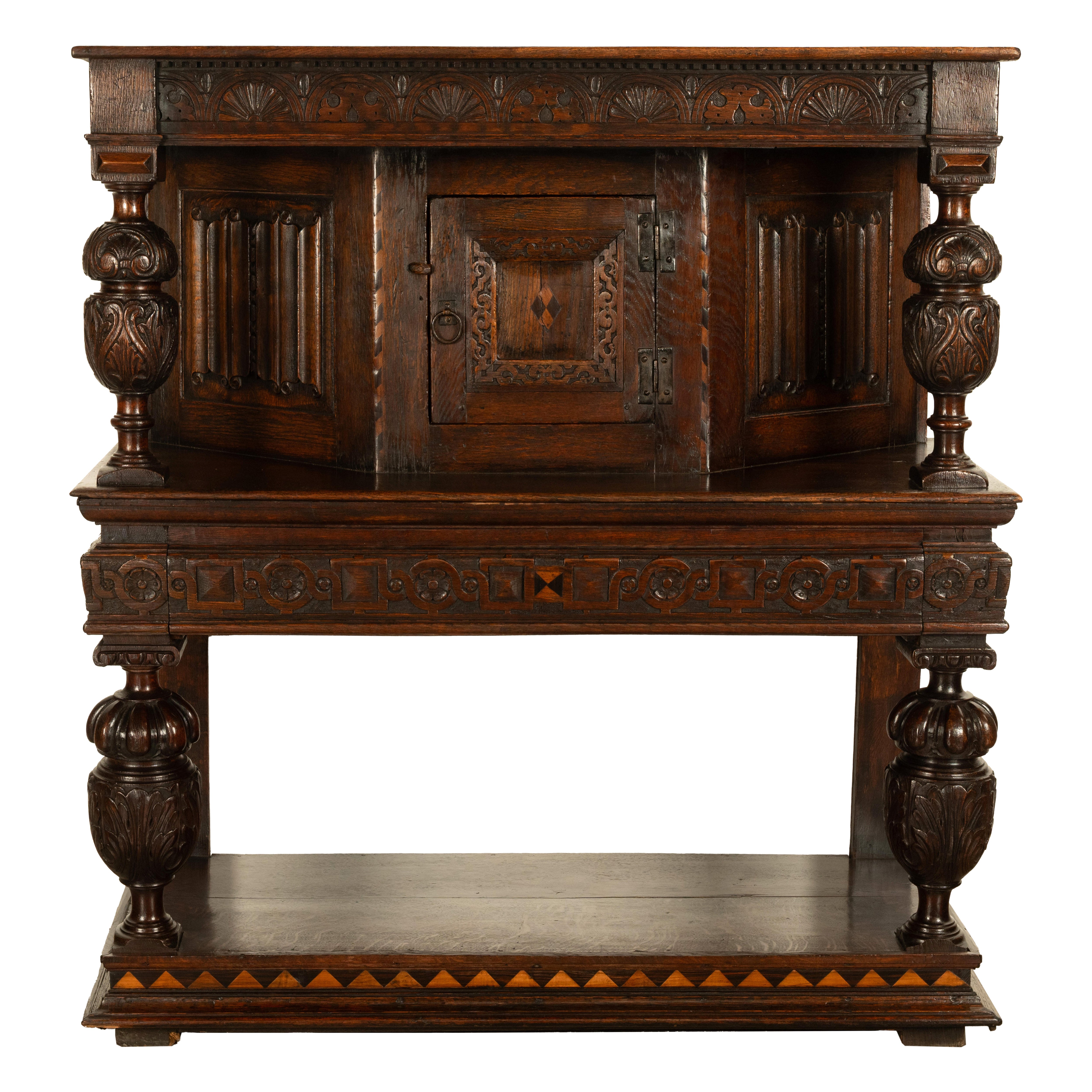 Antico Armadio di Corte intarsiato in Oak del 16° C. elisabettiano Tudor 1580