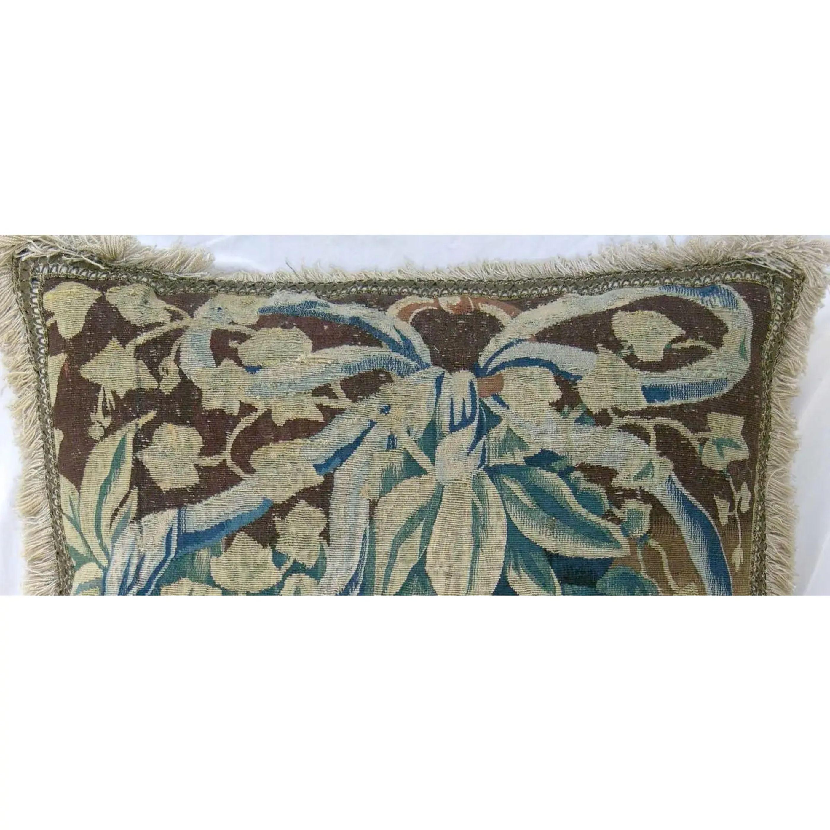 Empire Ancien oreiller en tapisserie de Bruxelles du 16ème siècle - 23'' X 19''. en vente