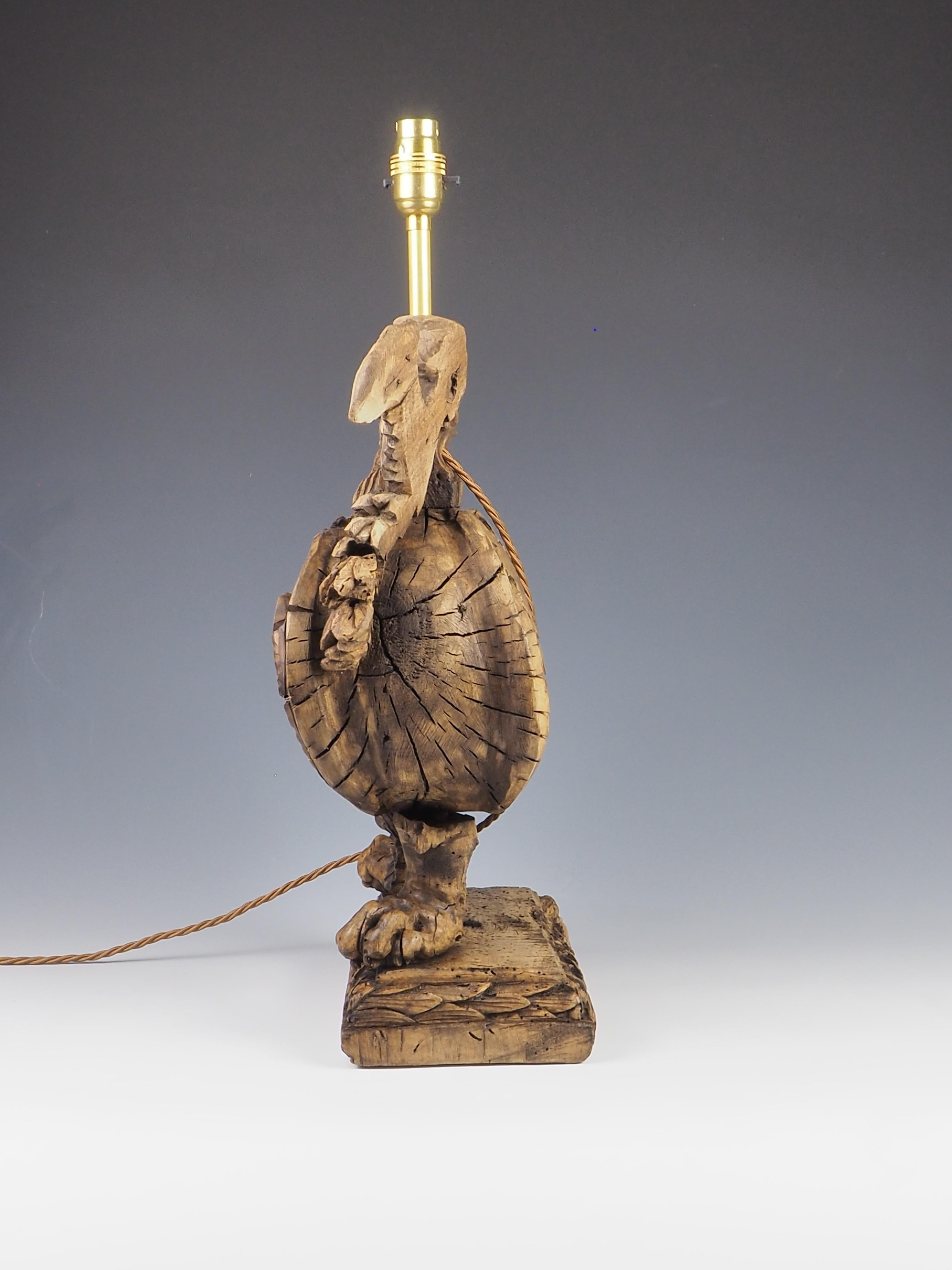 Lampe de table reliquaire ancienne en bois sculpté du 16ème siècle en vente 5