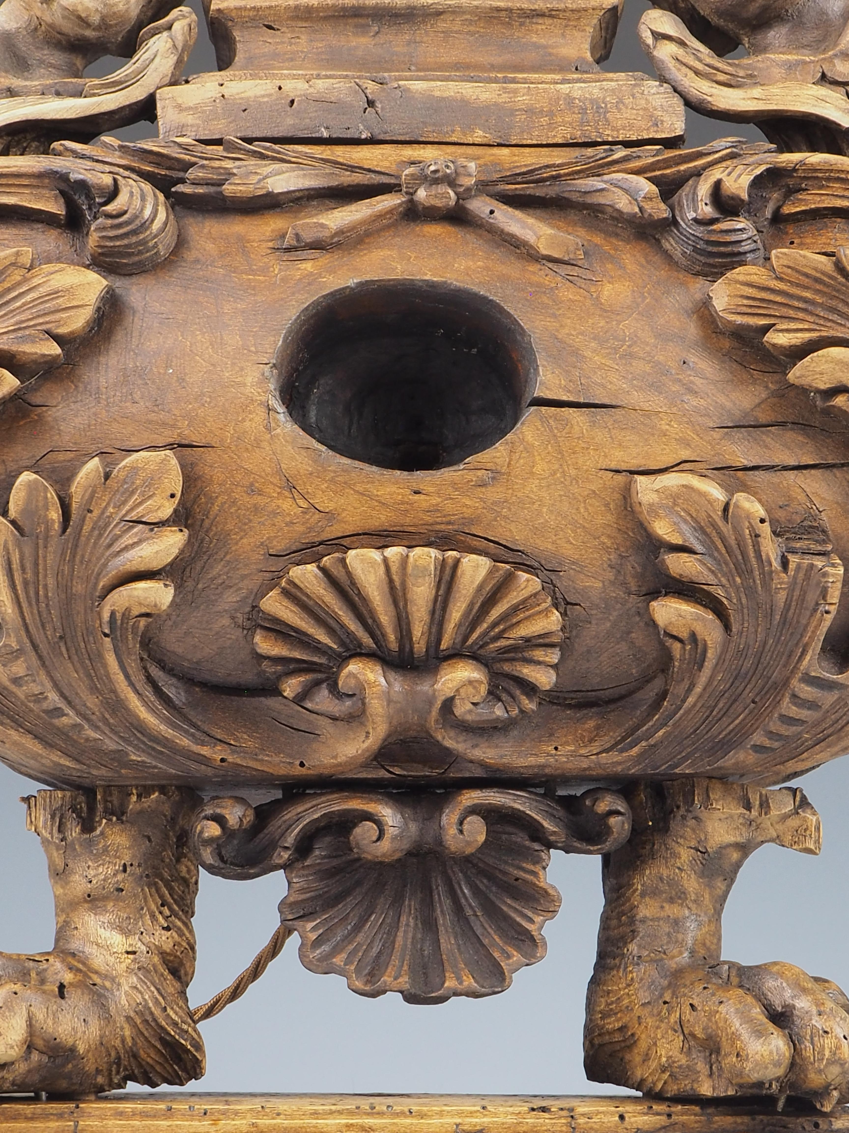 Lampe de table reliquaire ancienne en bois sculpté du 16ème siècle en vente 10