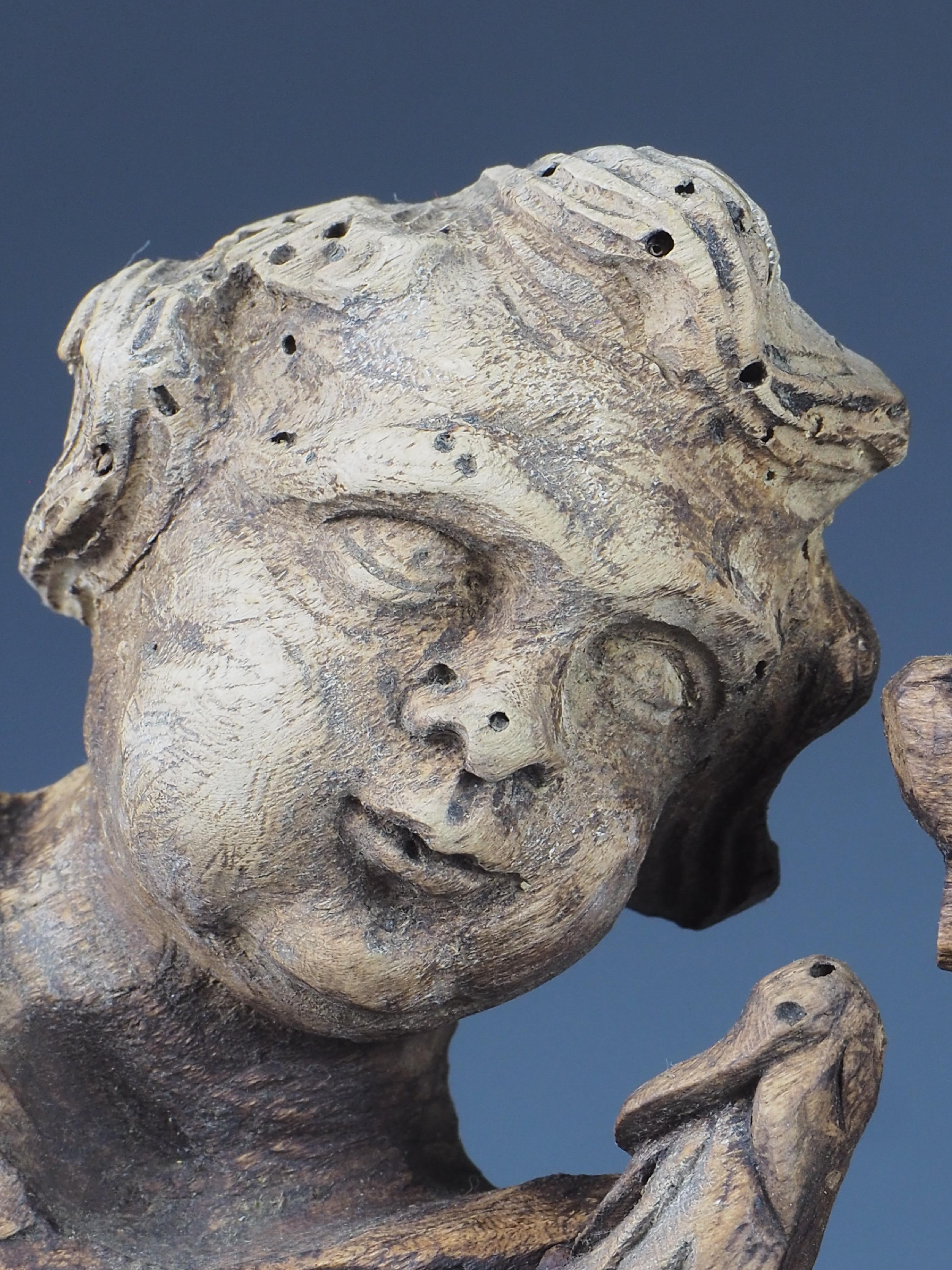 XVIIIe siècle et antérieur Lampe de table reliquaire ancienne en bois sculpté du 16ème siècle en vente