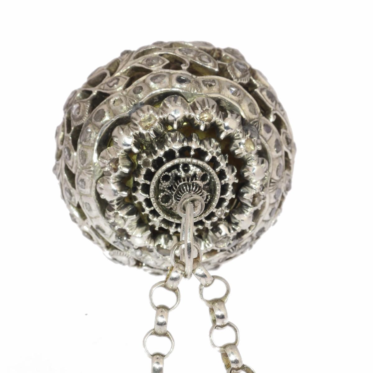 Antique 16th Century Diamond Embellished Pomander Sphere In Excellent Condition In Antwerp, BE